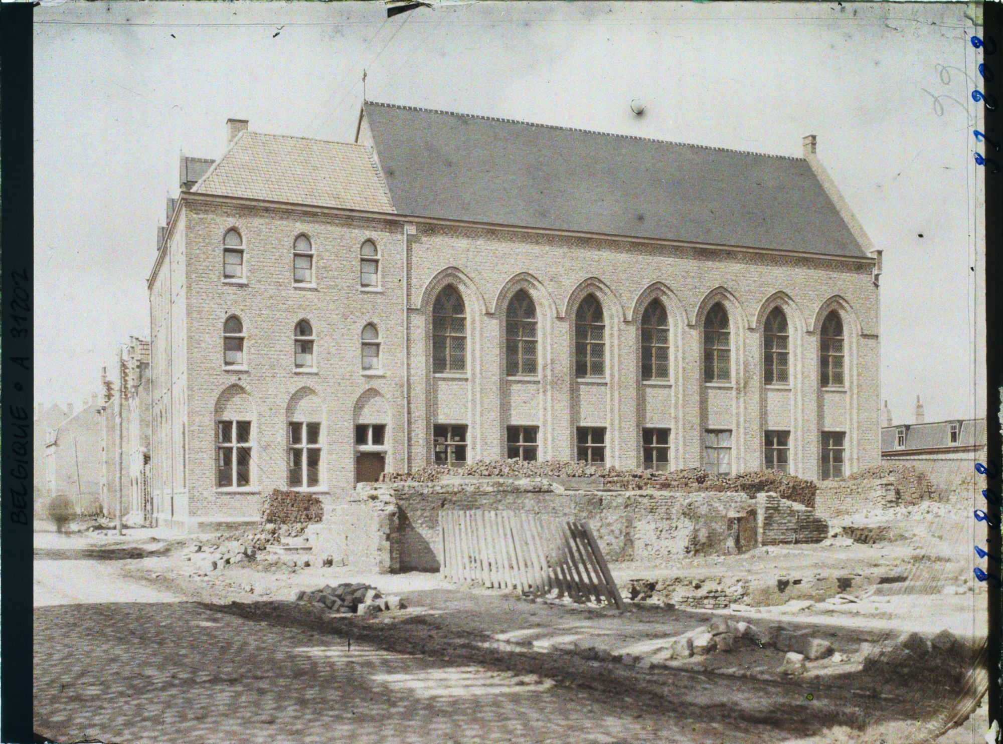 Image représentant Belgique, Ypres, L'Ecole des Soeurs