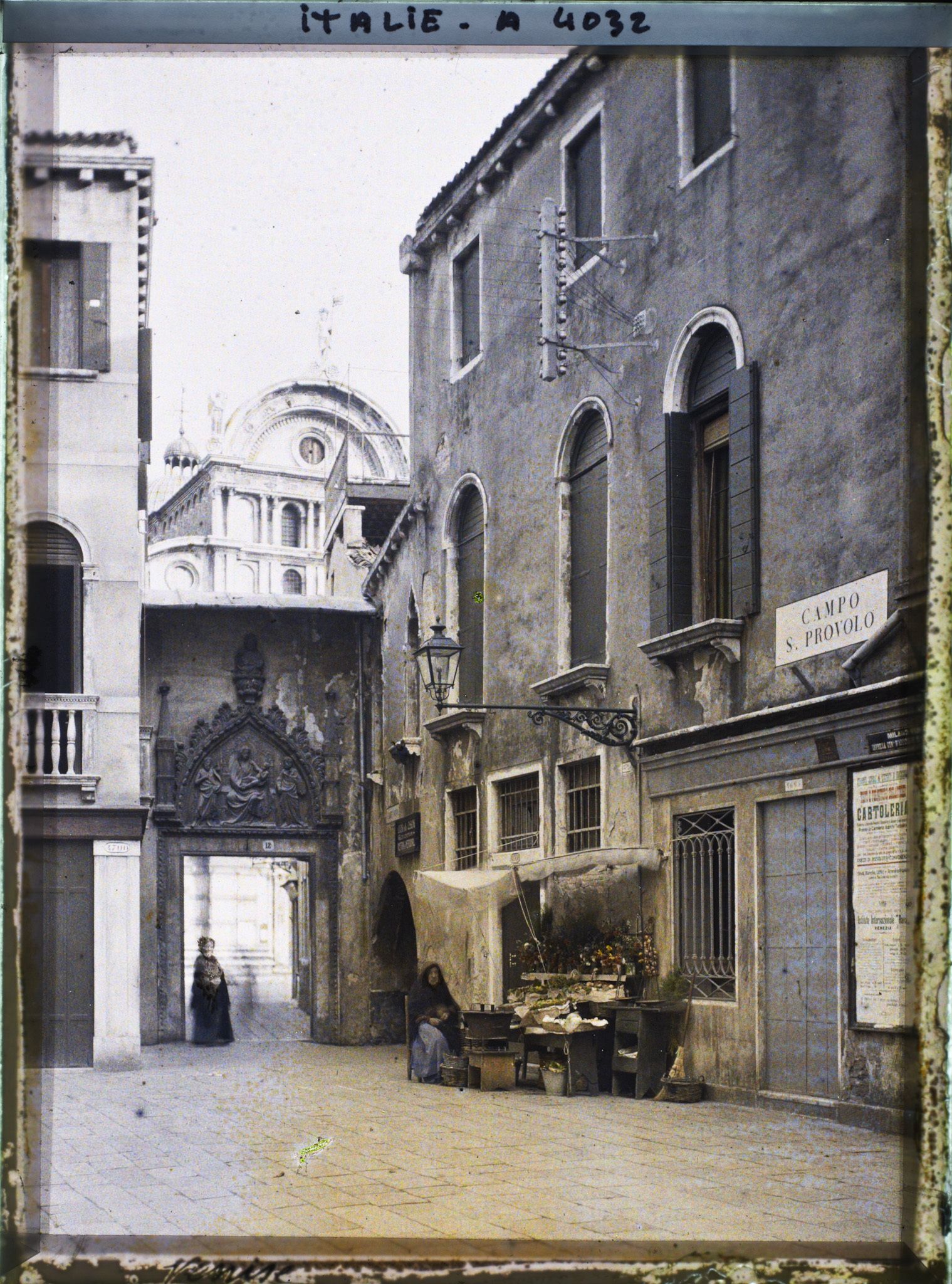 Image représentant Portail de la place San Provolo