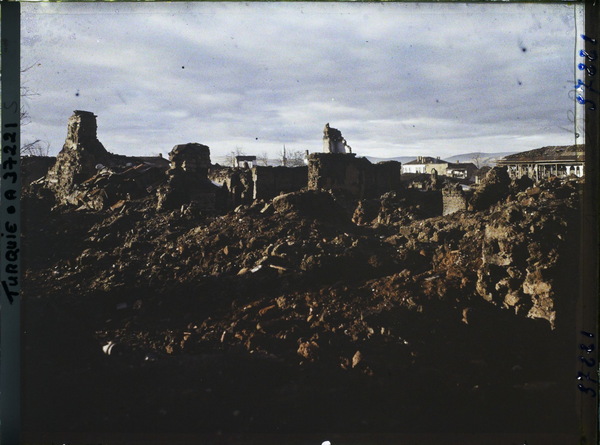 Image représentant Turquie, Ouchak, Le soir sur les ruines