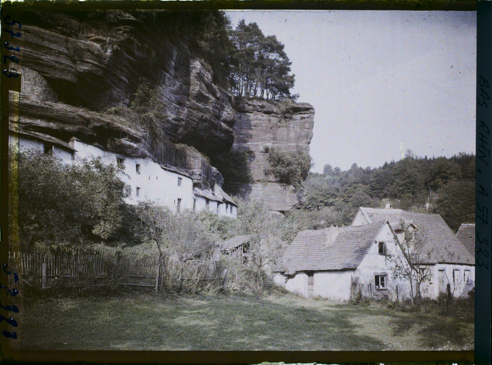 Image représentant Alsace, La Petite Pierre, Type de Maisons construites dans le rocher