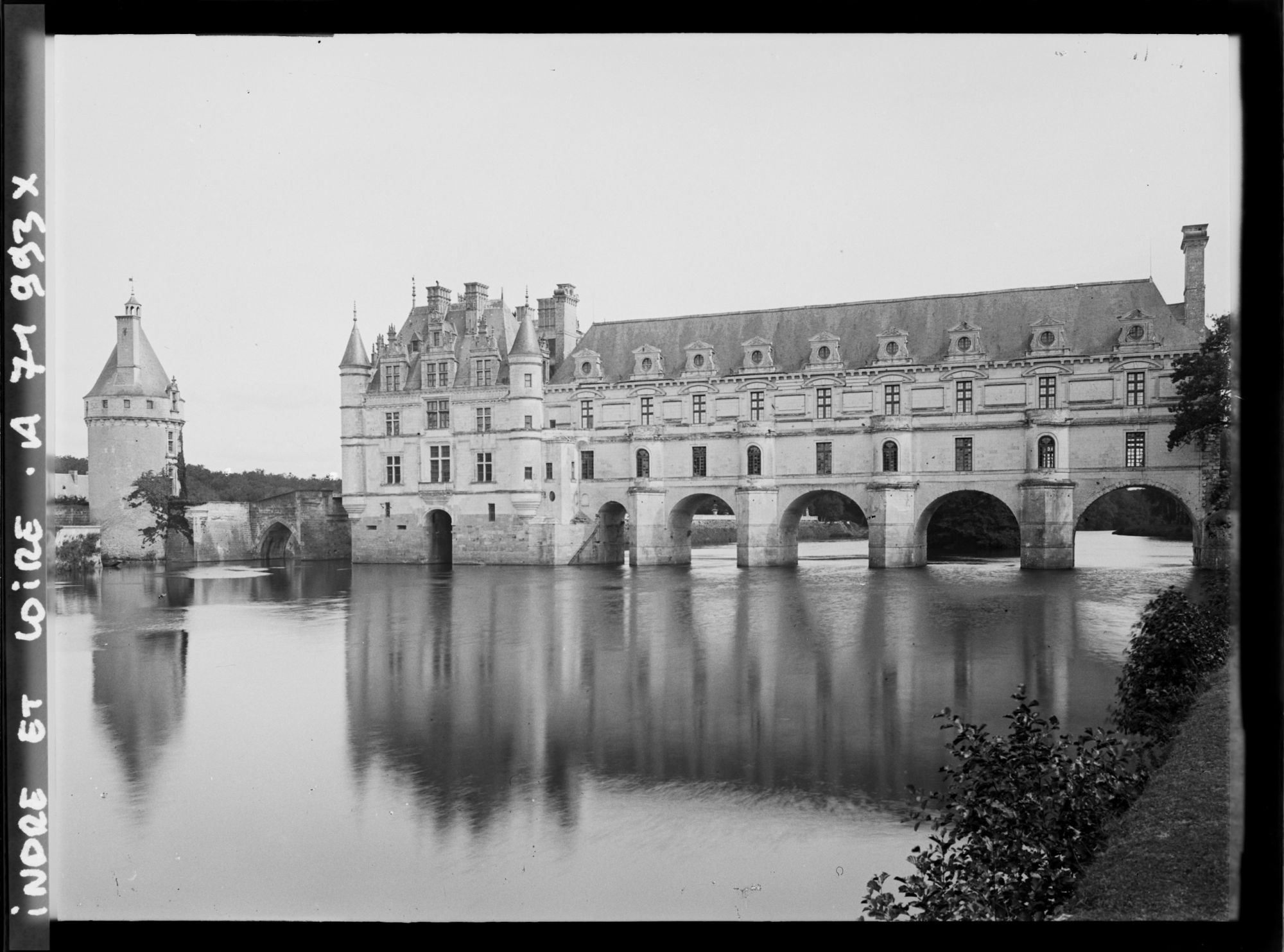 Image représentant Le château sur le Cher