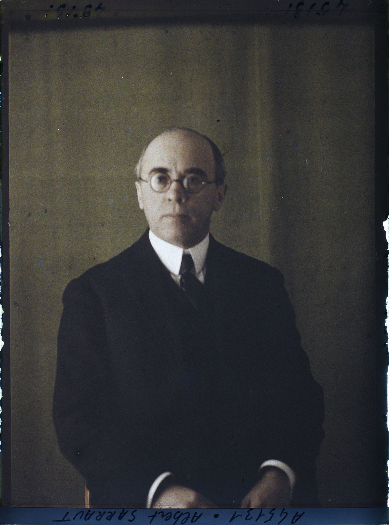 Image représentant Monsieur  https://musee-albert-kahn.s-museum.fr/home/NWQ2OTAwYzNmYjZlZTk1ZWQwODJmMjY4L2dlbmVyaWMtbm90aWNlLXRhYi9hdXRob3JpdHkvNjE3YTc5ZjVjZjhiODk2OGIzMzM3ZDIx/5d6900c3fb6ee95ed082f268/generic-notice-tab/authority/617a79ebcf8b8968b333773c Albert Sarraut