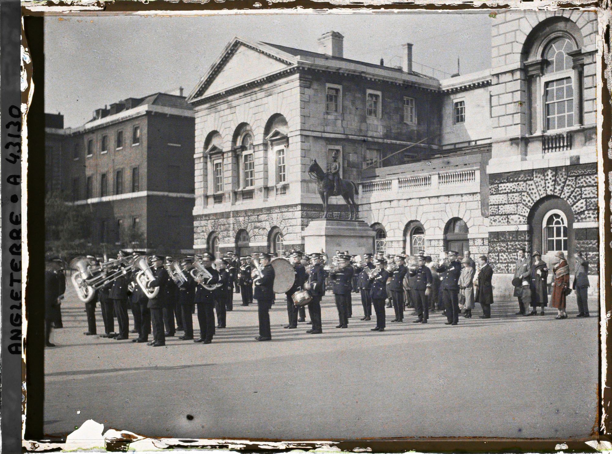 Image représentant La musique devant la horse guards