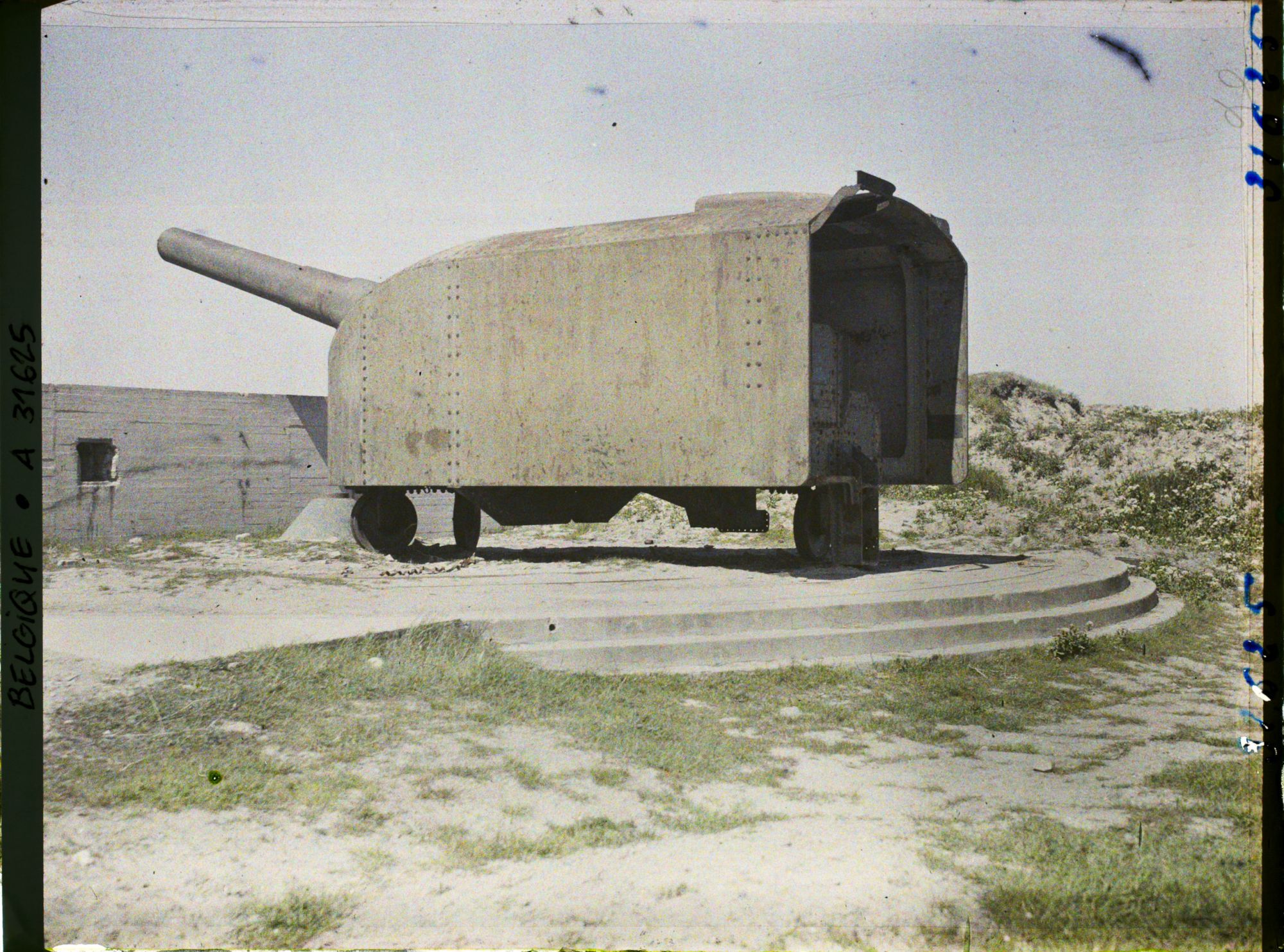Image représentant Belgique, Ostende, Batterie Hindenburg, Une pièce avec son blindage