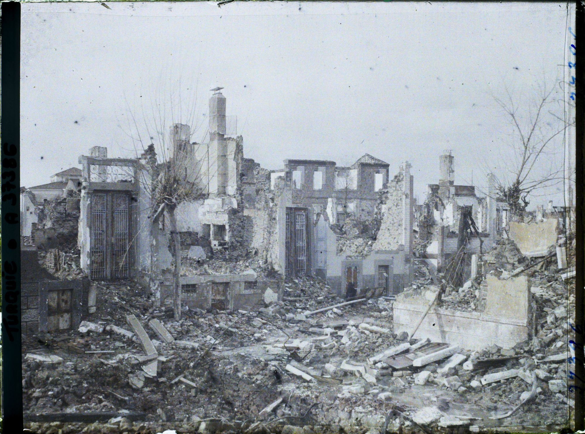 Image représentant Turquie, Smyrne, Incendie de Smyrne en Septembre 1922, Quartier Tchayirli-Bagtché (même quartier) Rue Dabagrané