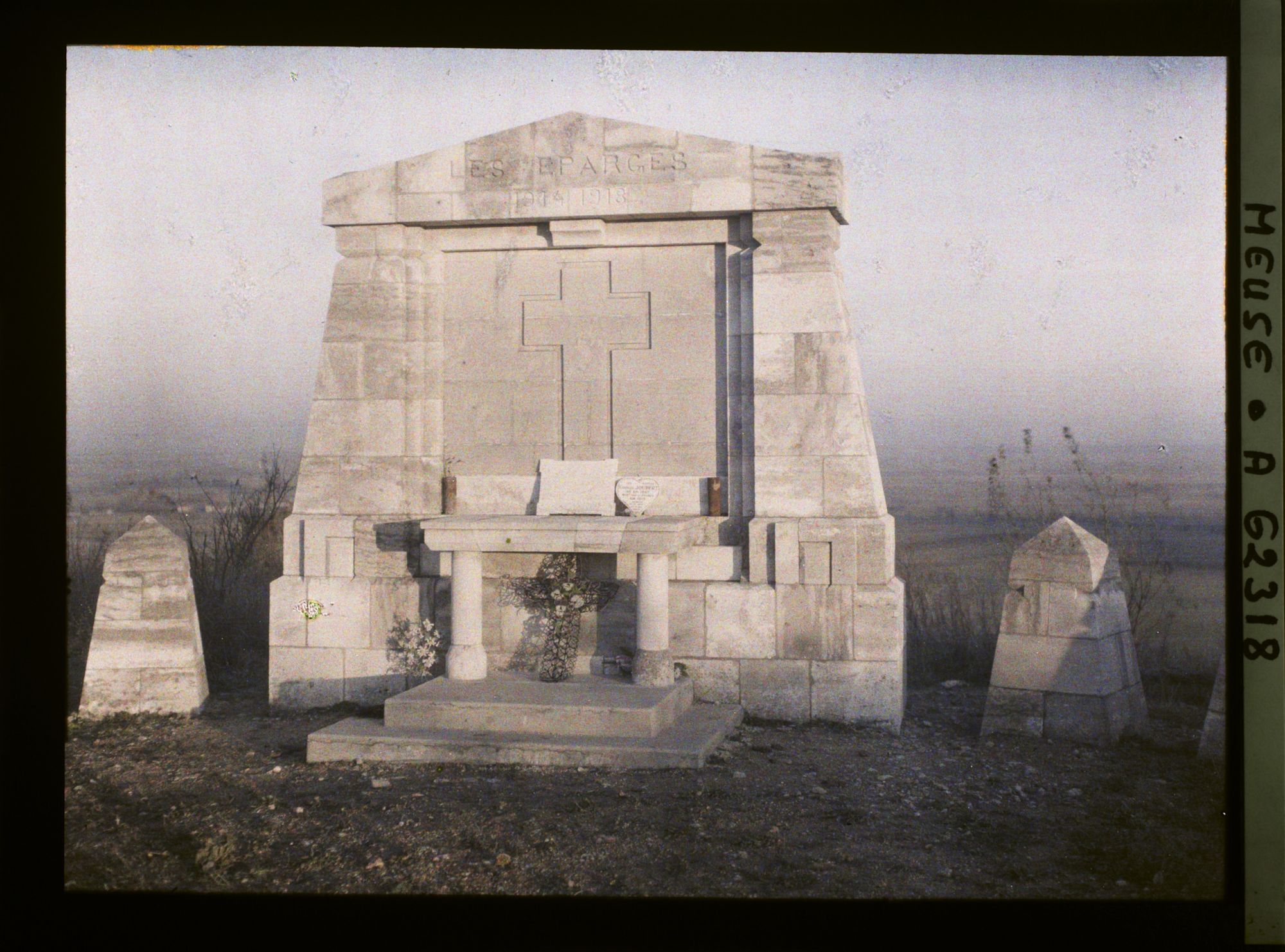 Image représentant Meuse, Les Eparges, Le monument surplombant les Hauts de la Meuse