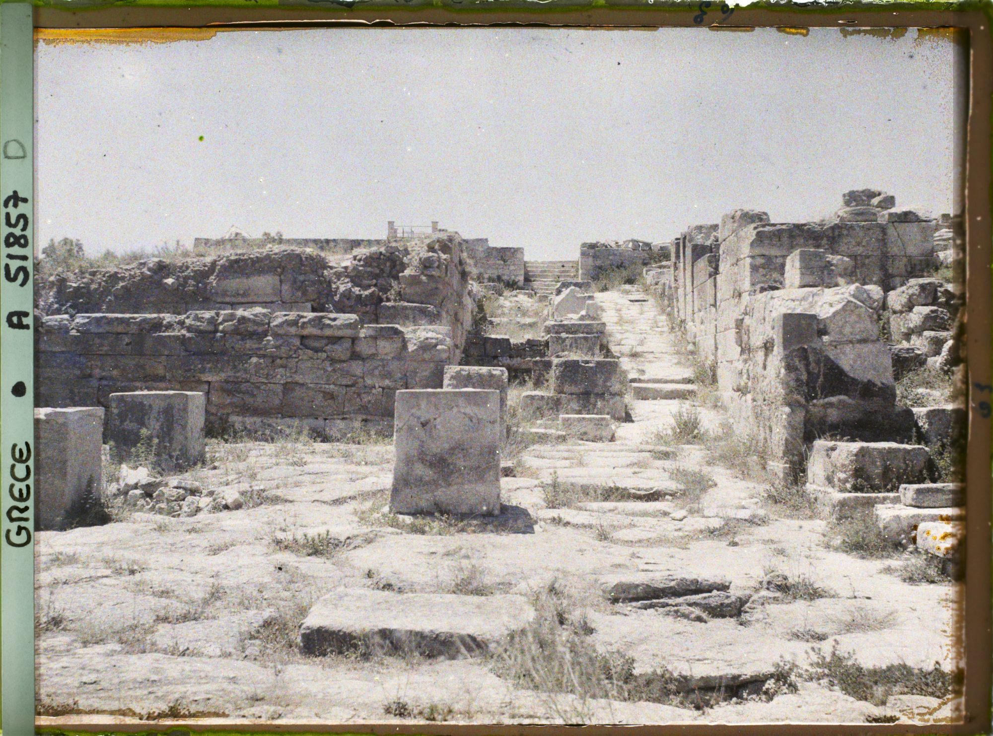 Image représentant L'entrée nord du Palais (au nord comme le théâtre, plus à l'est)