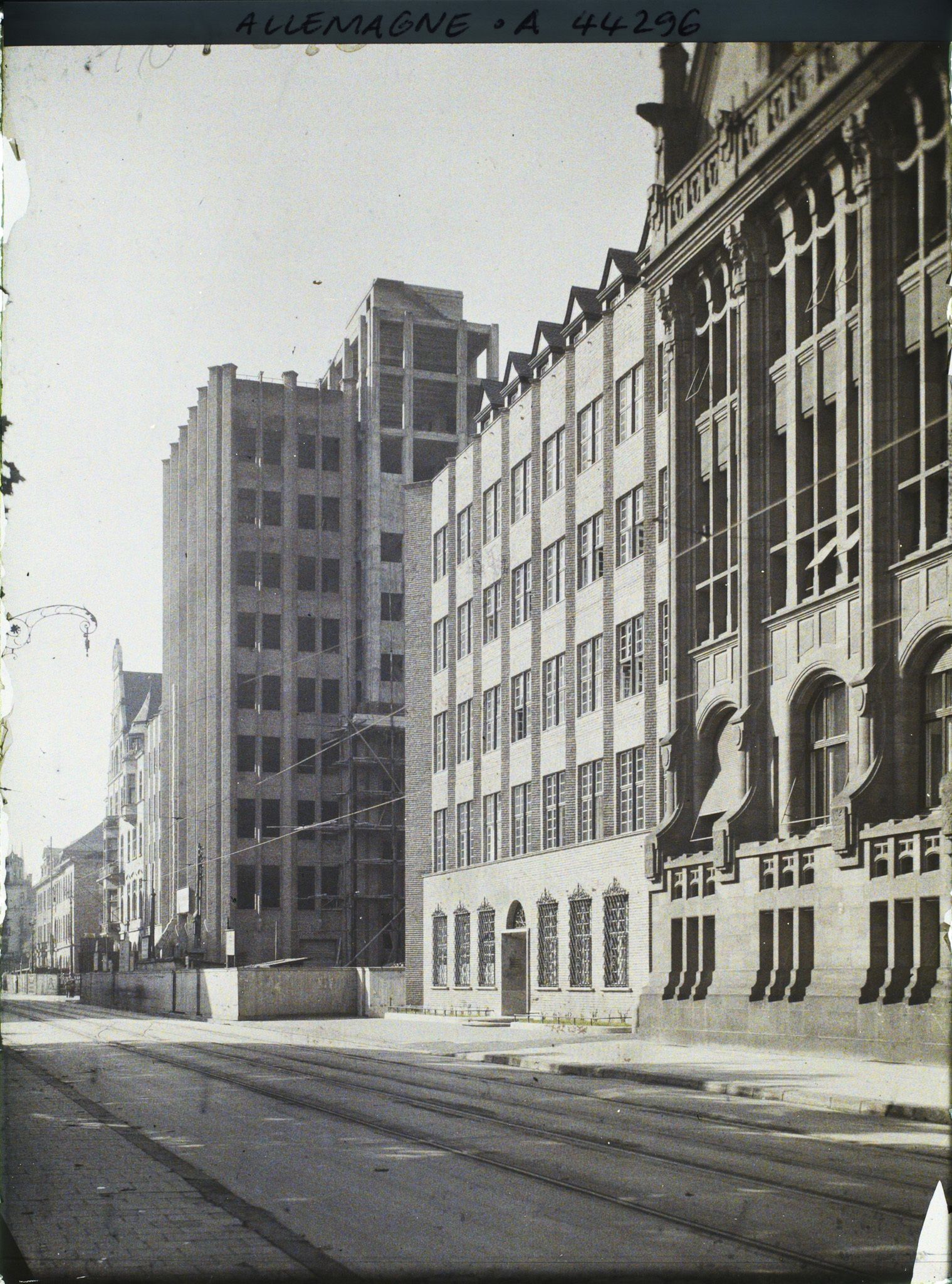 Image représentant Allemagne, Düsseldorf, Breitstrasse et Building en Construction