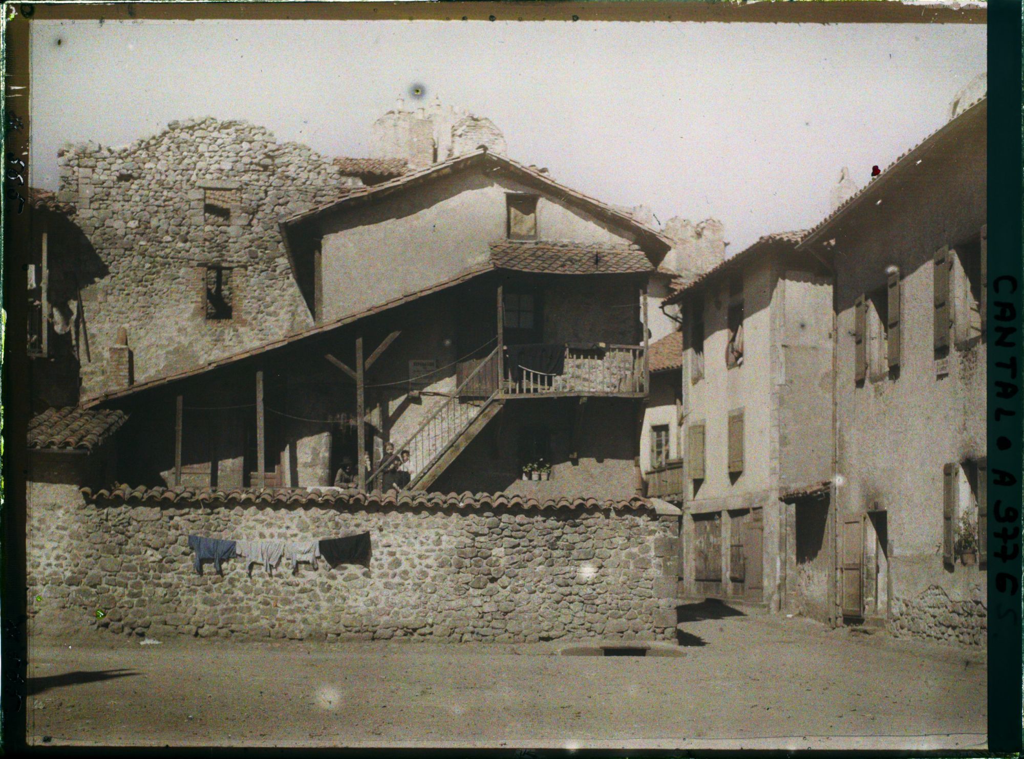 Image représentant De vieilles maisons, rue des Dames