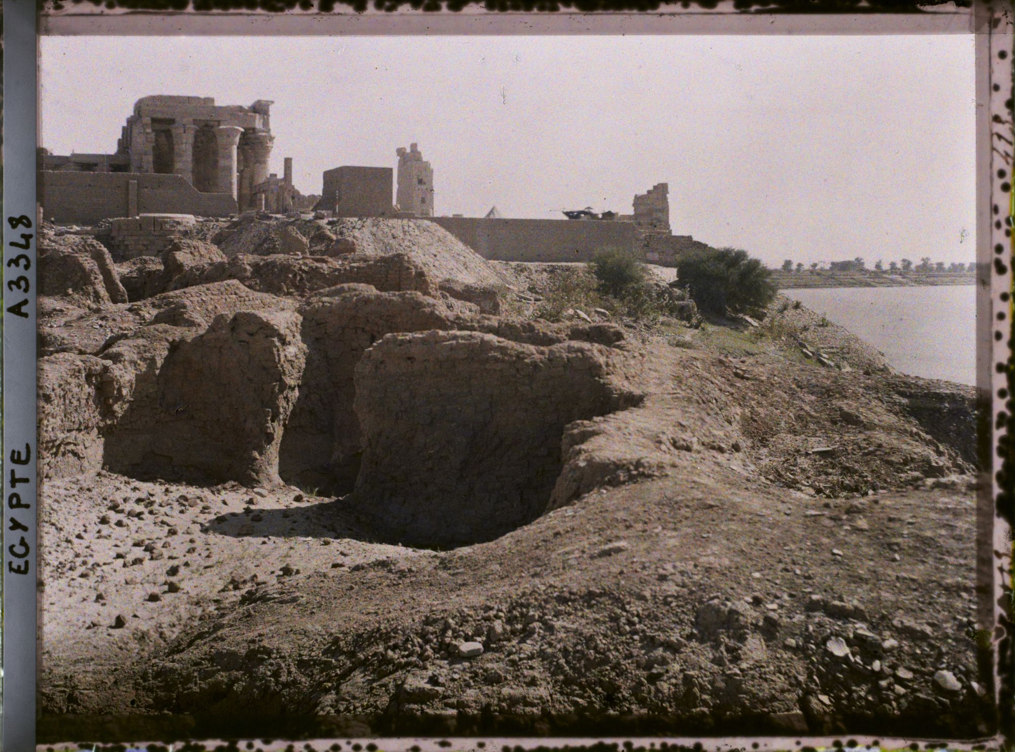Image représentant Vue de la façade nord du temple de Kom Ombo