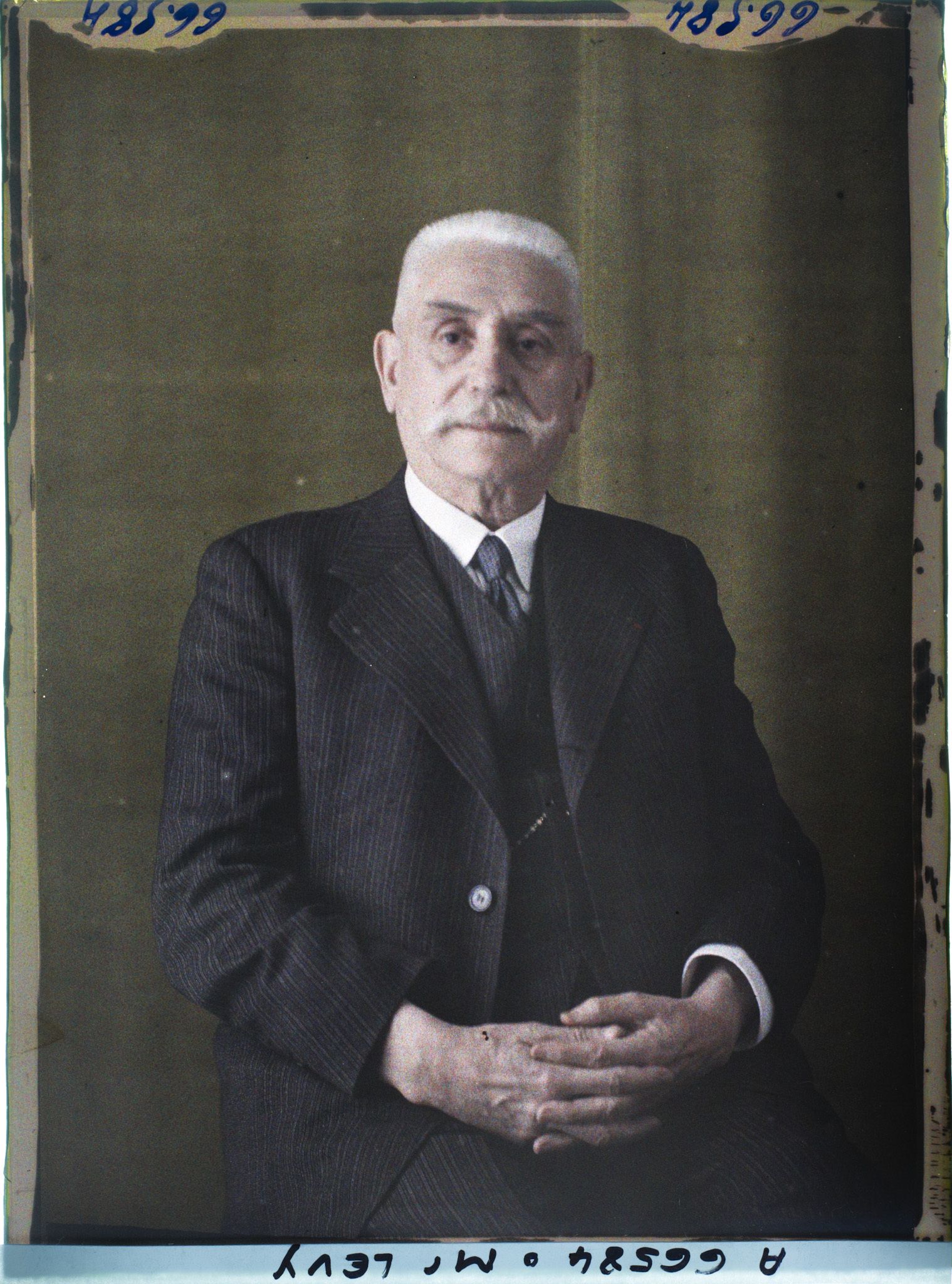 Image représentant https://musee-albert-kahn.s-museum.fr/home/NWQ2OTAwYzNmYjZlZTk1ZWQwODJmMjY4L2dlbmVyaWMtbm90aWNlLXRhYi9hdXRob3JpdHkvNjE3YTc5ZjVjZjhiODk2OGIzMzM3ZDIx/5d6900c3fb6ee95ed082f268/generic-notice-tab/authority/617a79ebcf8b8968b3337276 Monsieur Lévy