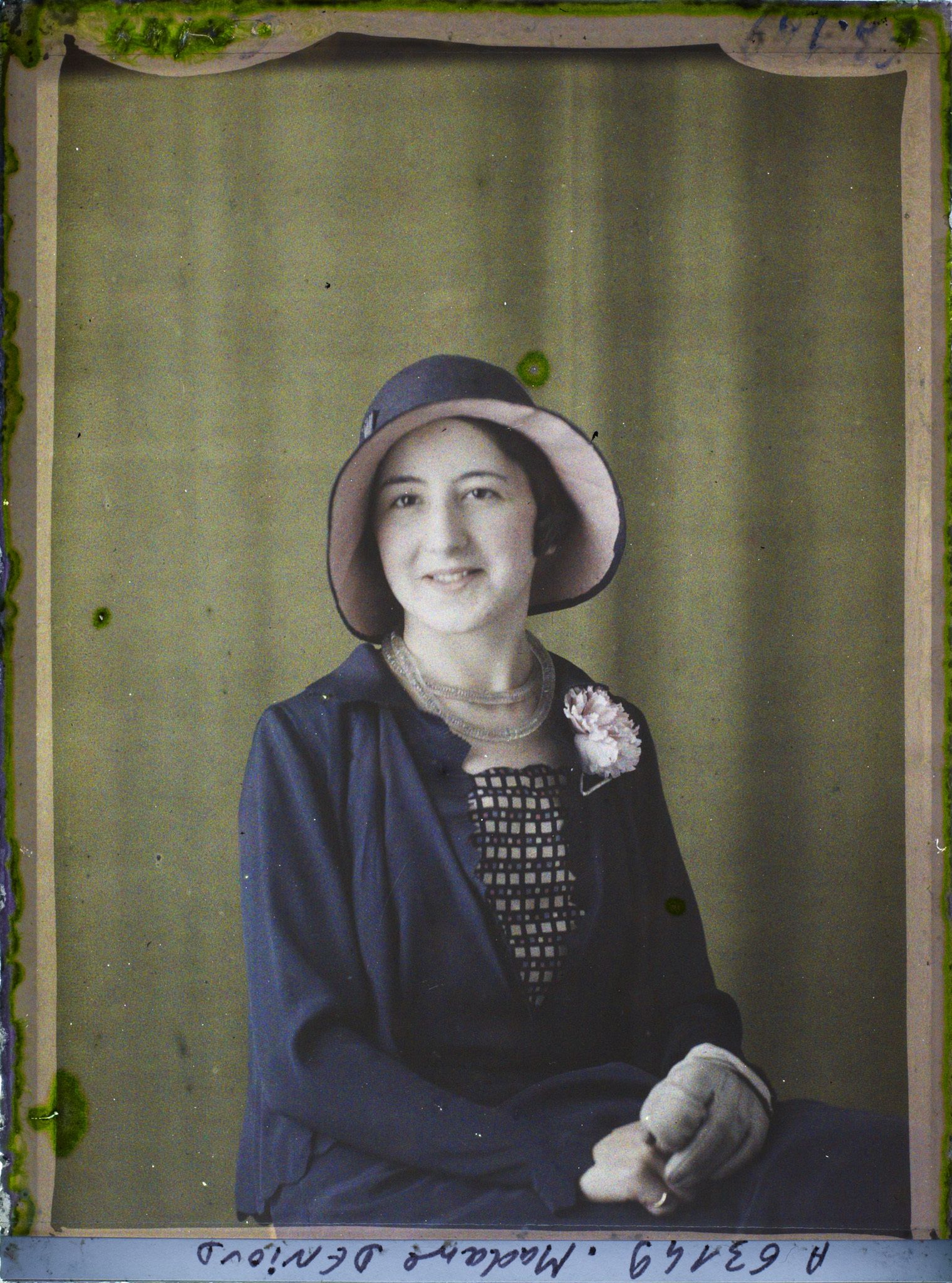 Image représentant https://musee-albert-kahn.s-museum.fr/home/NWQ2OTAwYzNmYjZlZTk1ZWQwODJmMjY4L2dlbmVyaWMtbm90aWNlLXRhYi9hdXRob3JpdHkvNjE3YTc5ZjVjZjhiODk2OGIzMzM3ZDIx/5d6900c3fb6ee95ed082f268/generic-notice-tab/authority/617a79ebcf8b8968b3336bb5 Madame Denioud