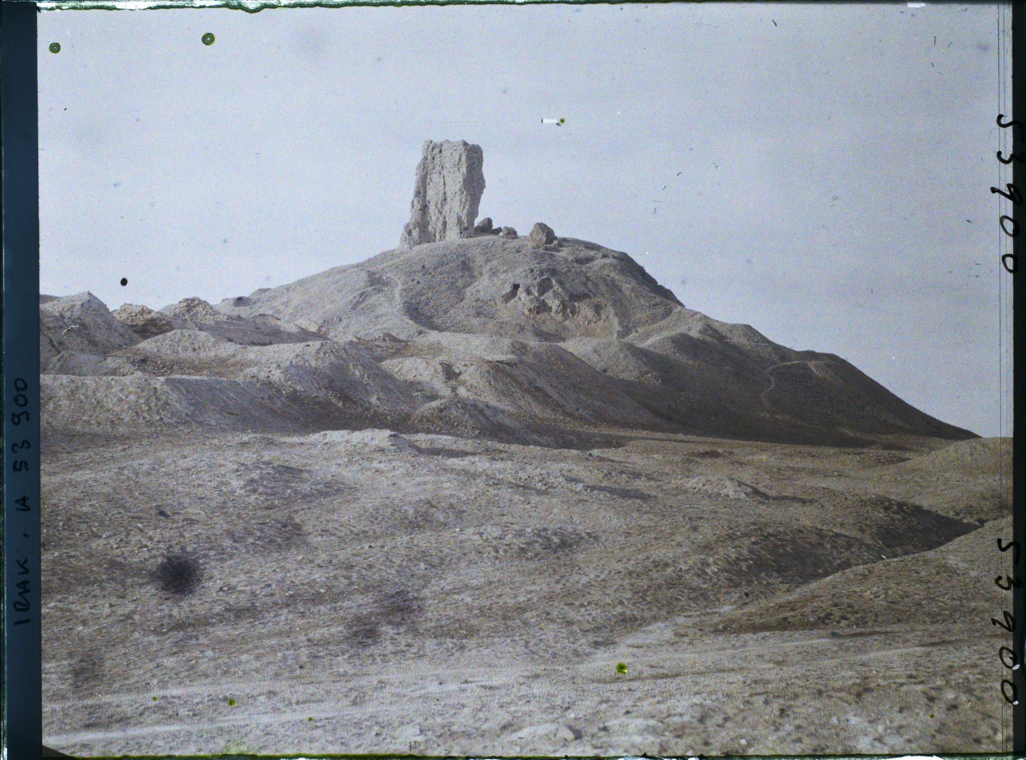 Image représentant Le Bit-Zida : vestiges de la Ziggourat (tour à étages) du grand temple de Nabû