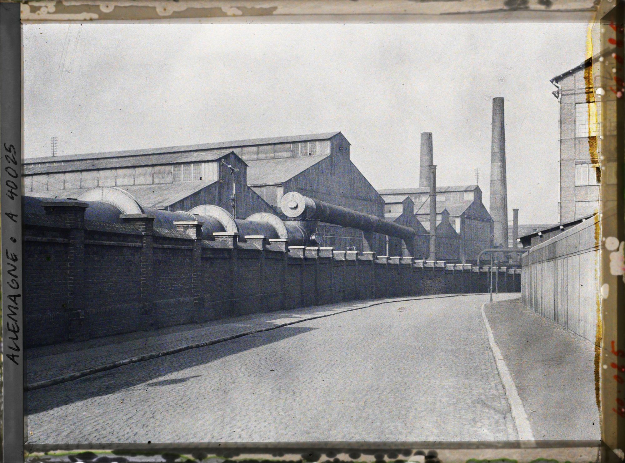 Image représentant Prusse, Essen, Une rue dans les Usines