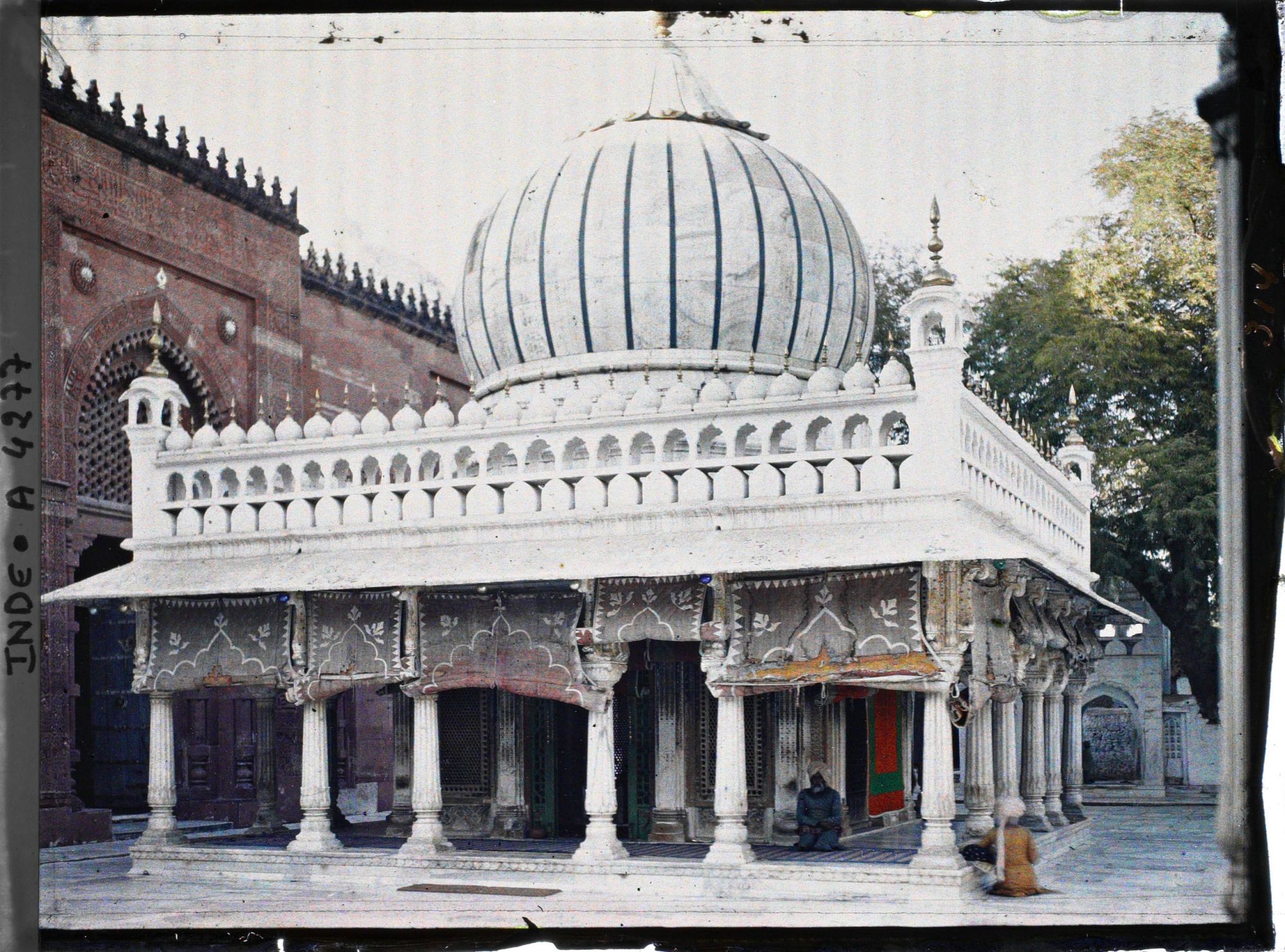 Image représentant Le dargâh de Nizamuddin, sanctuaire soufi construit sur la tombe de Hazrat Khawaja Nizamuddin Auliya (1238-1325)