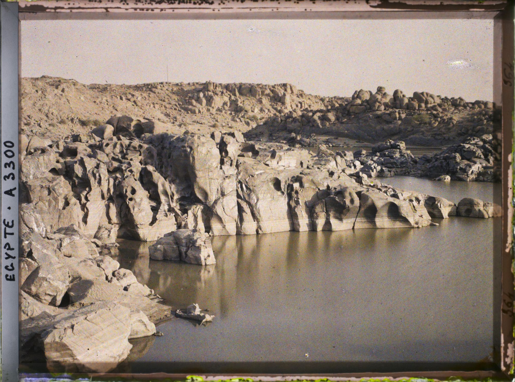 Image représentant Rives granitiques du Nil au nord d'Assouan