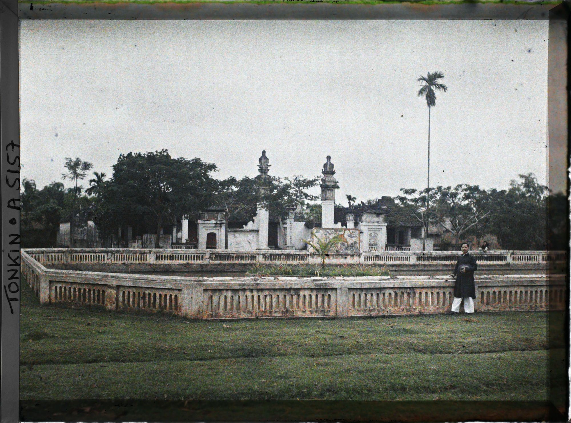 Image représentant Un temple et son bassin