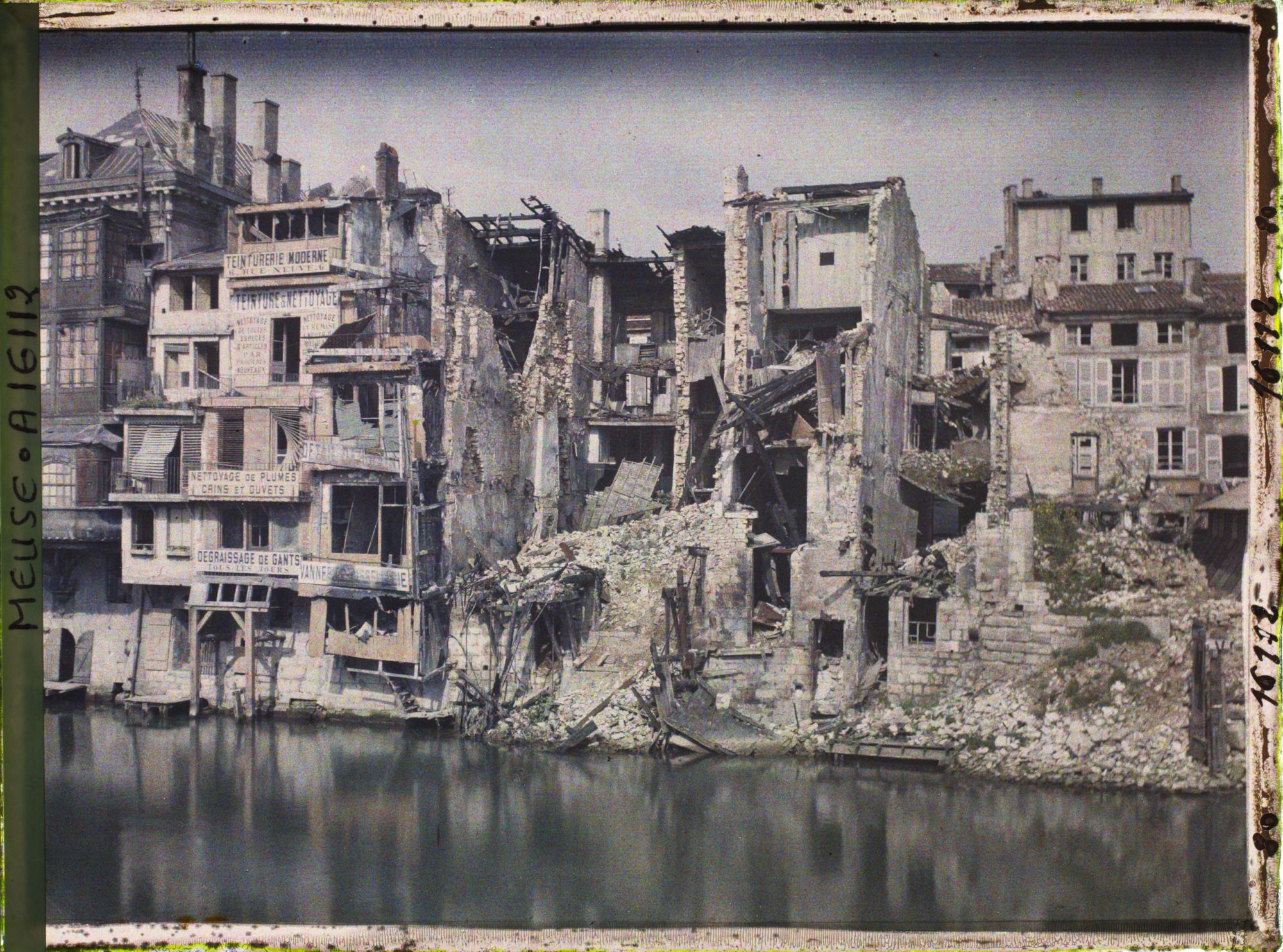 Image représentant France, Verdun, Les bords de la Meuse près du Théâtre