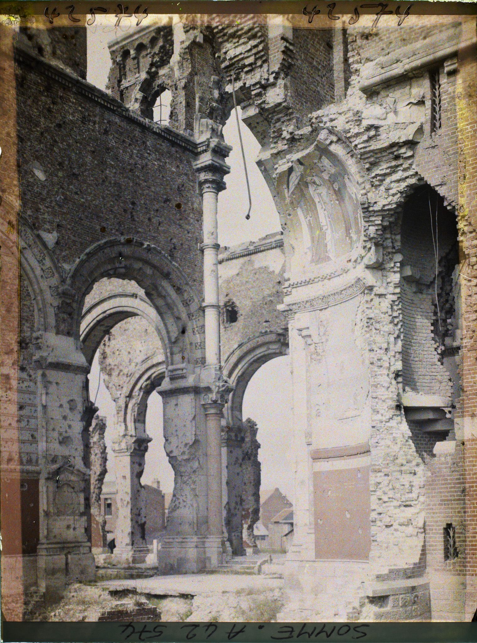 Image représentant France, Albert, Ruines de la Basilique