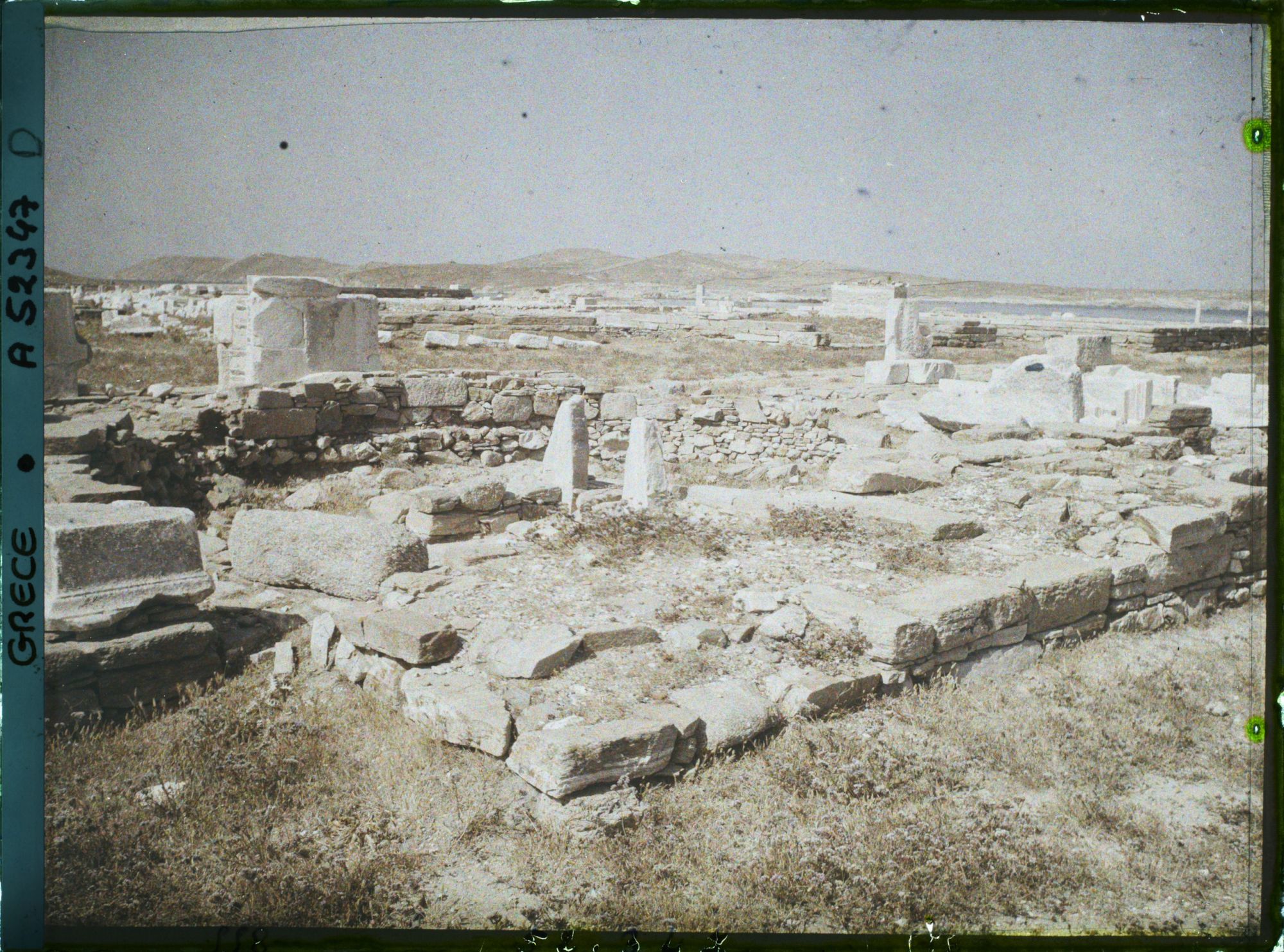 Image représentant Ossuaire Mycénien - Tombeaux des Vierges hyperboréennes, Compagnes d'Artémis