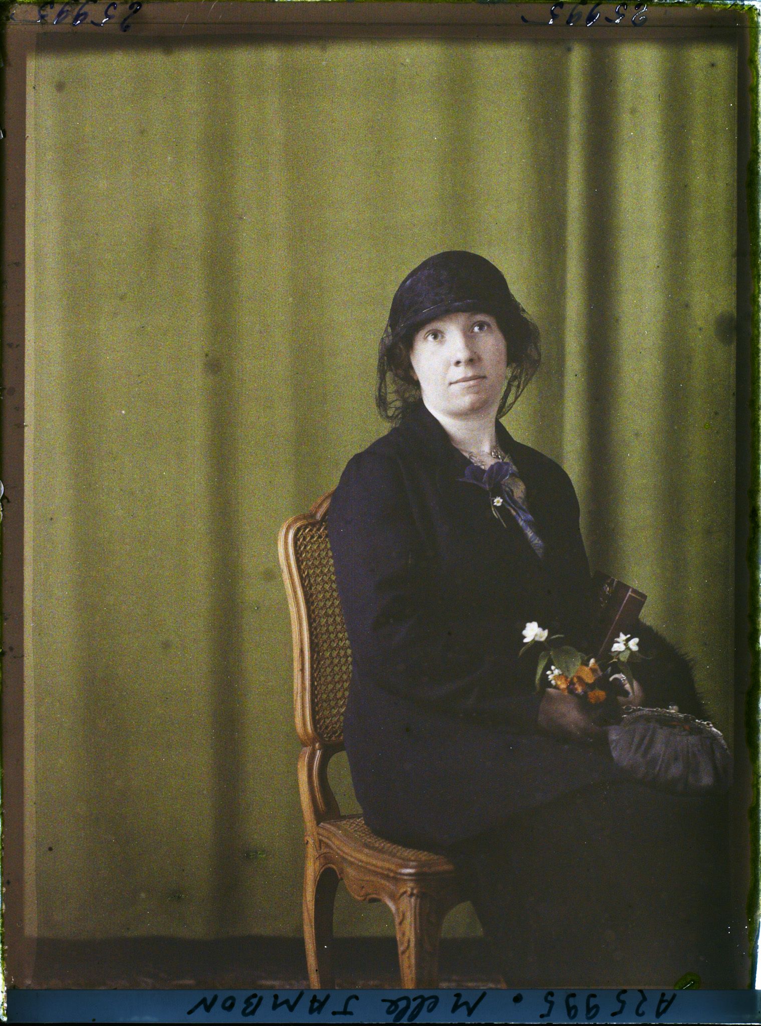 Image représentant https://musee-albert-kahn.s-museum.fr/home/NWQ2OTAwYzNmYjZlZTk1ZWQwODJmMjY4L2dlbmVyaWMtbm90aWNlLXRhYi9hdXRob3JpdHkvNjE3YTc5ZjVjZjhiODk2OGIzMzM3ZDIx/5d6900c3fb6ee95ed082f268/generic-notice-tab/authority/617a79ebcf8b8968b3336fb4 Mademoiselle Jambon