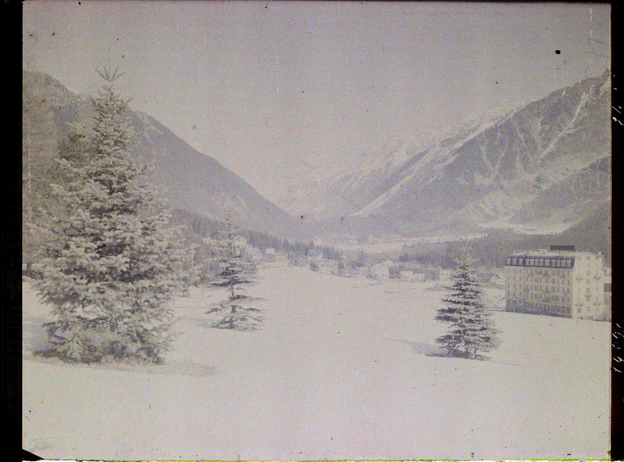 Image représentant France, Chamonix, Les Alpes -Vallée de Chamonix Village de Chamonix vers le col de Bal et le glacier d'argentière