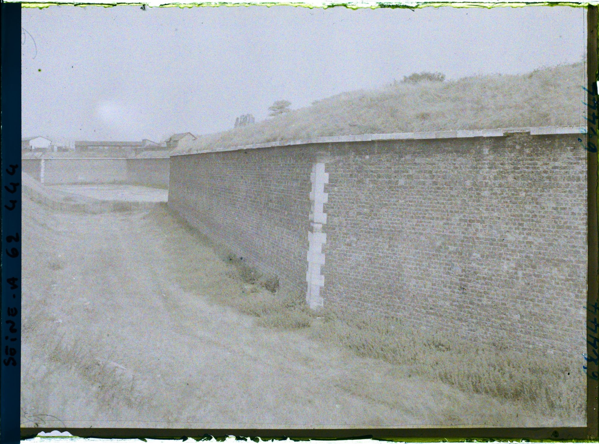 Image représentant Les fortifications (entre les portes de Clichy et St-Ouen)