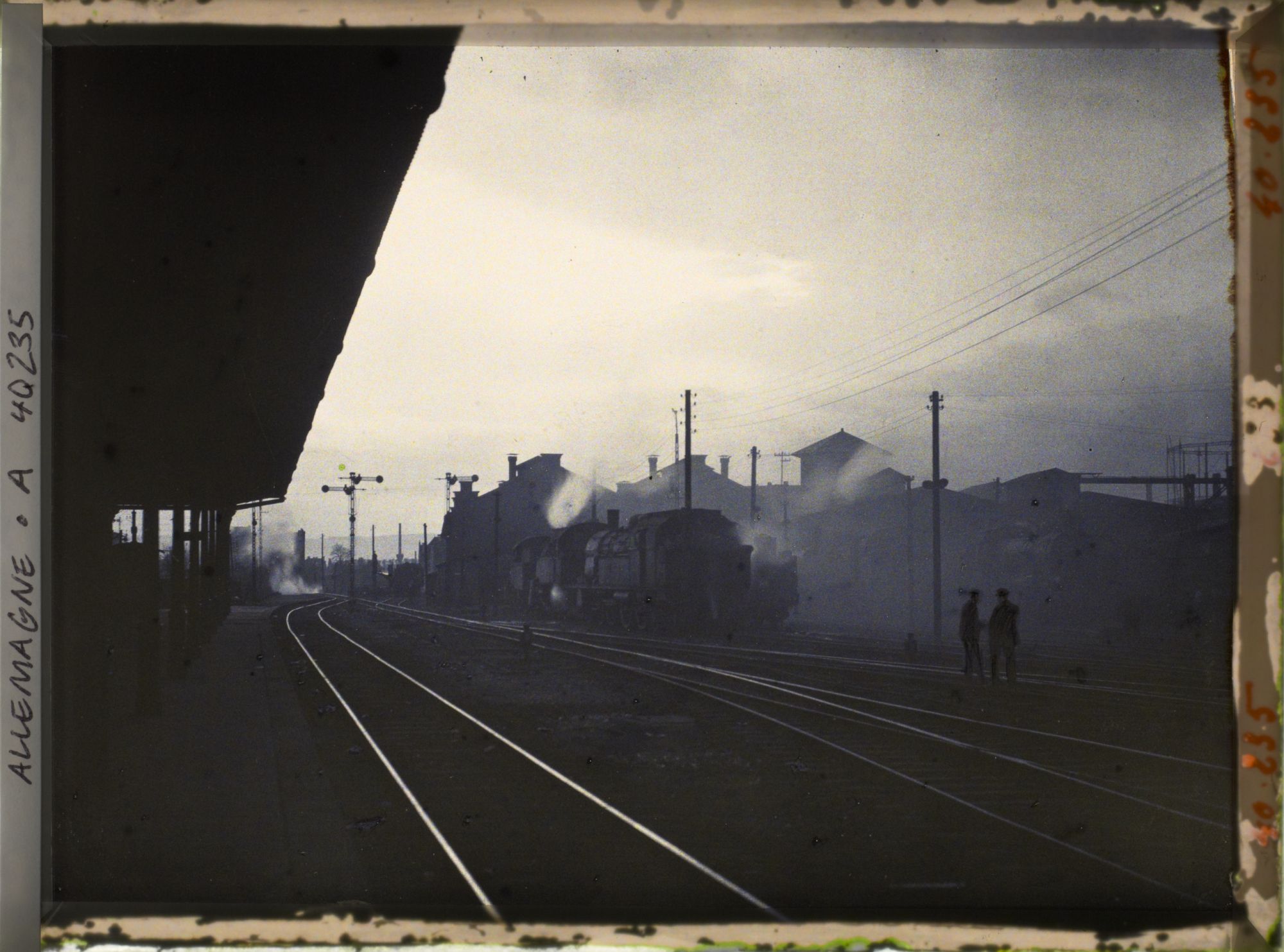 Image représentant Prusse, Düren, Gare de Düren, locomotives, (Ciel, le soir)