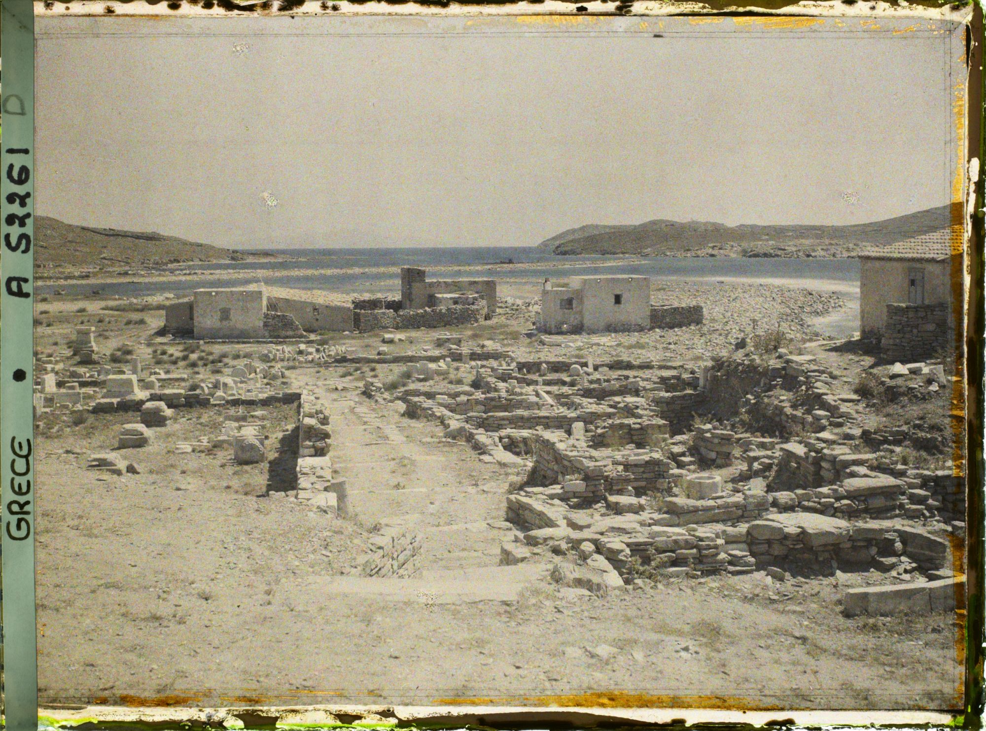 Image représentant Les Ruines vues de la Maison de l'Ecole vers le Sud