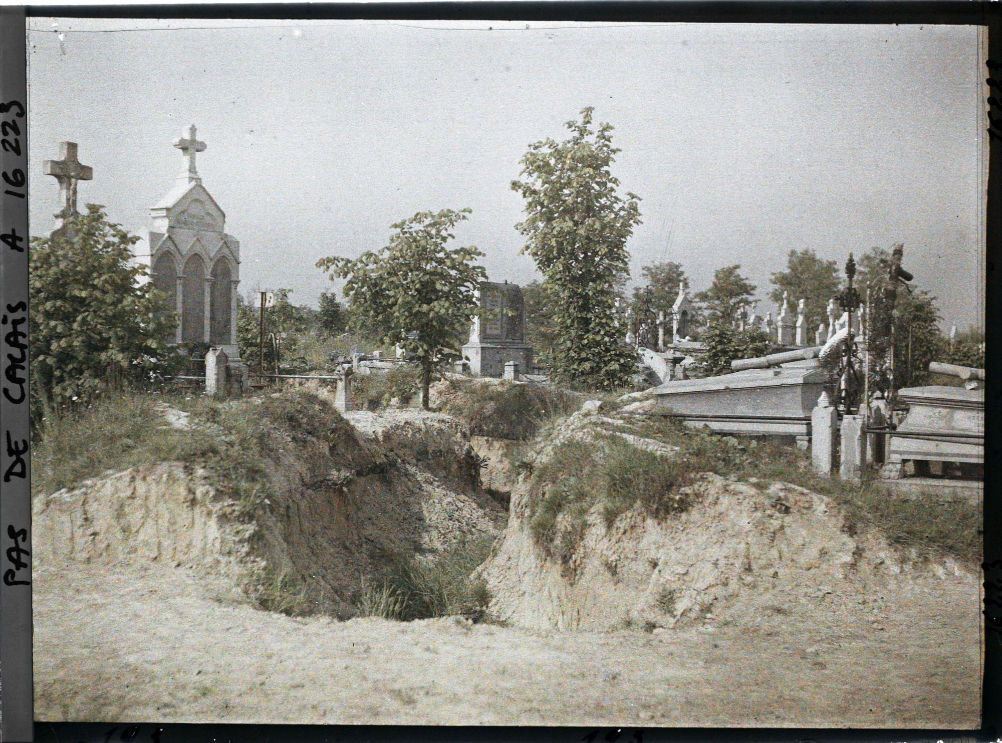 Image représentant France, Arras, Tranchées dans le Cimetière