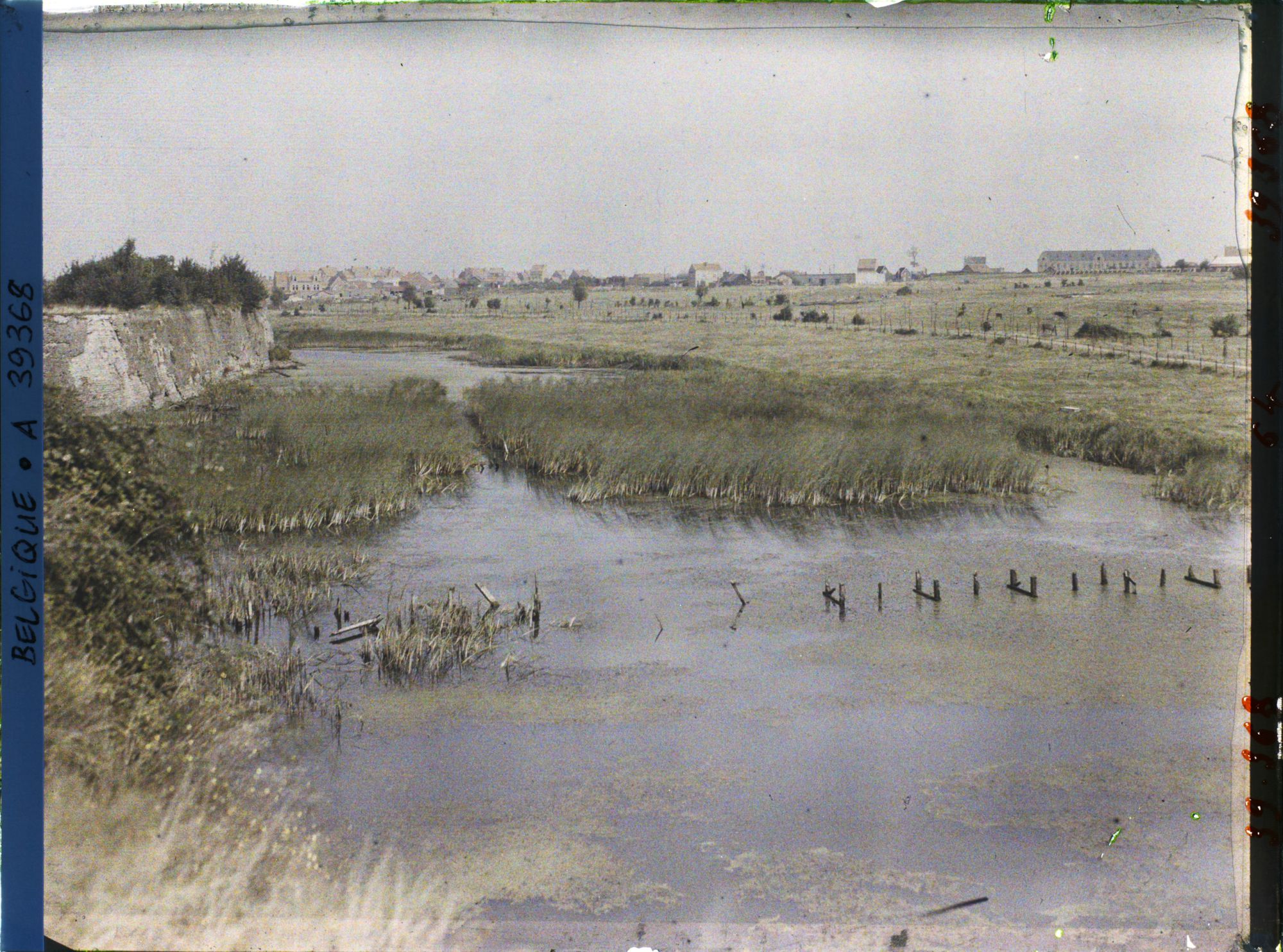 Image représentant Belgique, Ypres, Vue générale vers la porte de Menin
