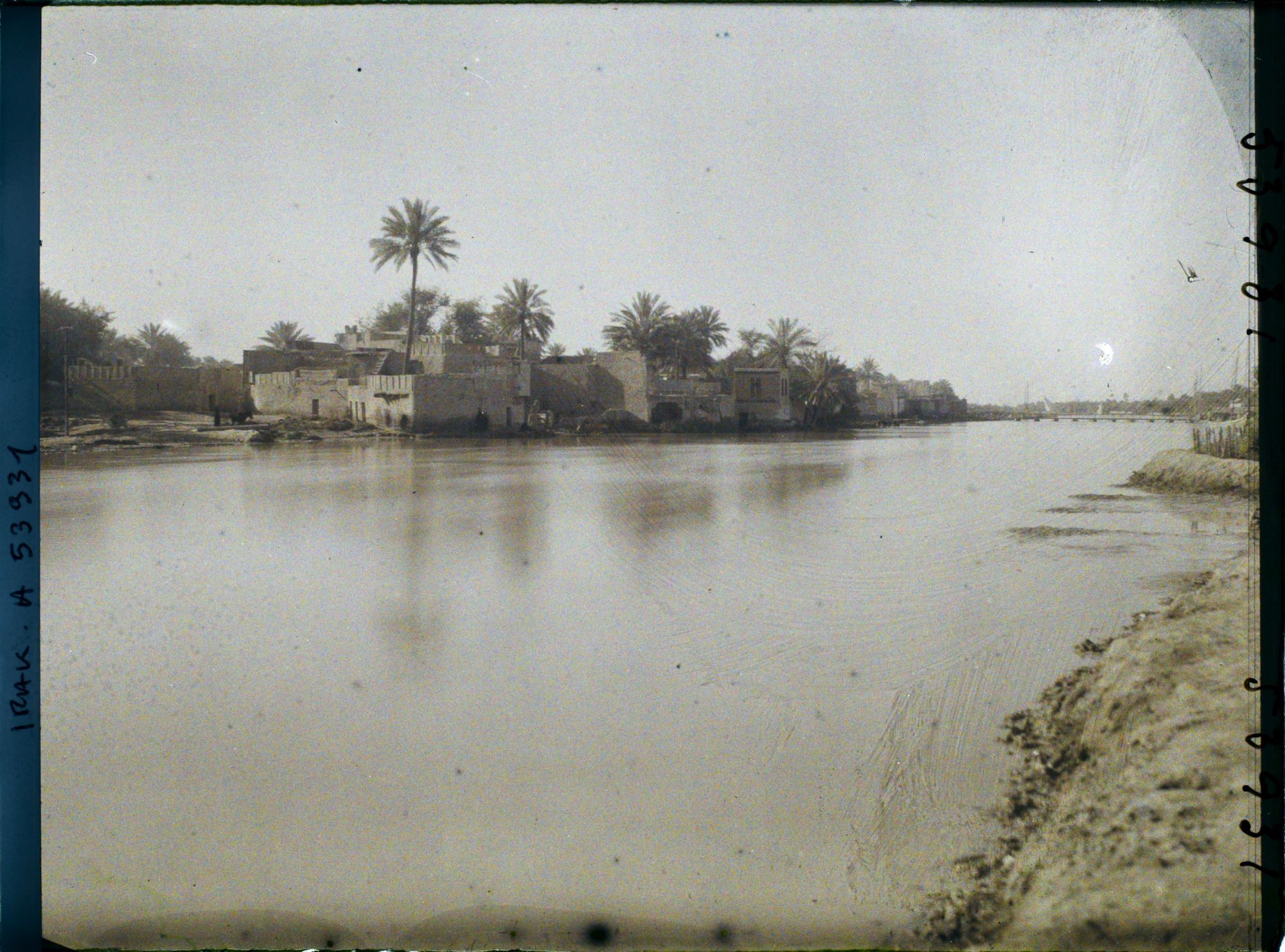 Image représentant Le Chatt Al-Hillah, l'une des branches de l'Euphrate