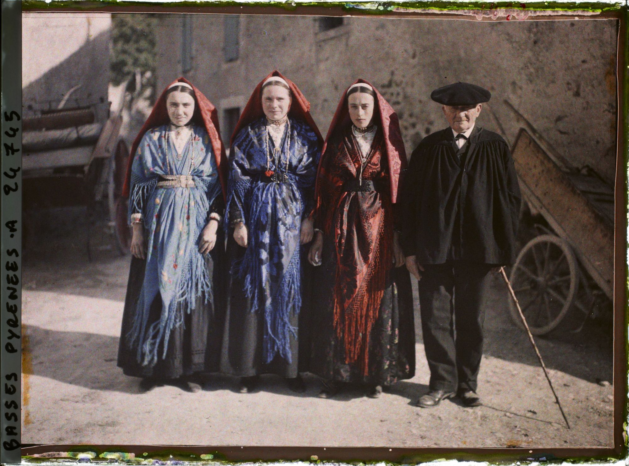 Image représentant France, Vallée d'Ossau, Vallée d'Ossau Types Ossalois ; paysans ossalois