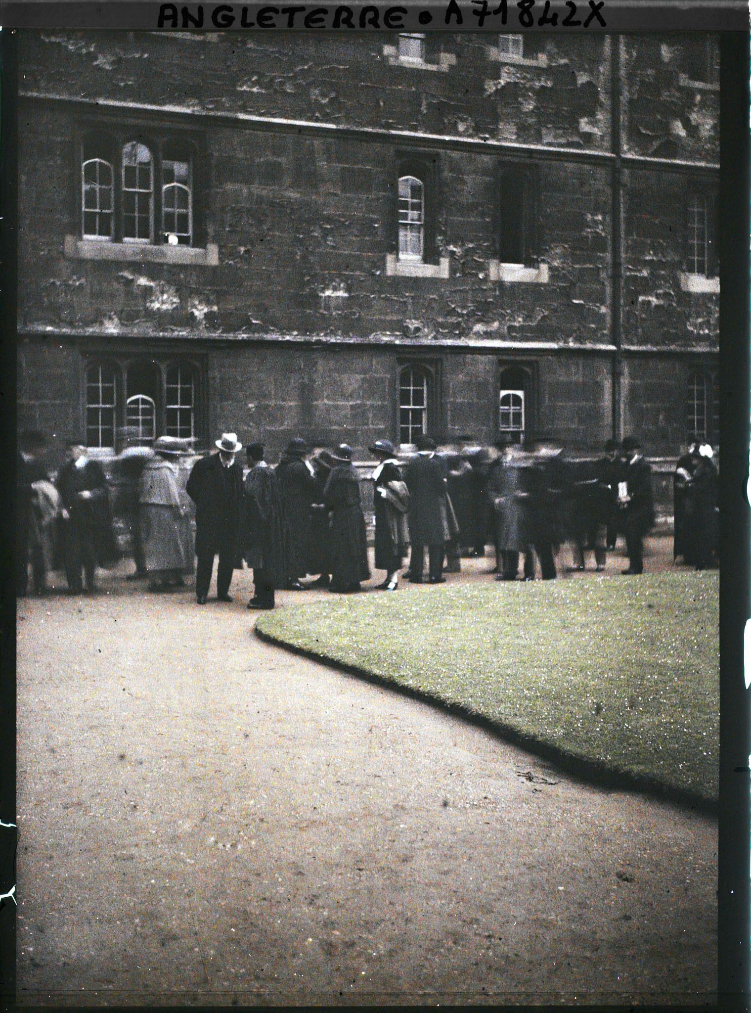 Image représentant Réception de  https://musee-albert-kahn.s-museum.fr/home/NWQ2OTAwYzNmYjZlZTk1ZWQwODJmMjY4L2dlbmVyaWMtbm90aWNlLXRhYi9hdXRob3JpdHkvNjE3YTc5ZjVjZjhiODk2OGIzMzM3ZDIx/5d6900c3fb6ee95ed082f268/generic-notice-tab/authority/617a79ebcf8b8968b3336643 Paul Appell dans une université