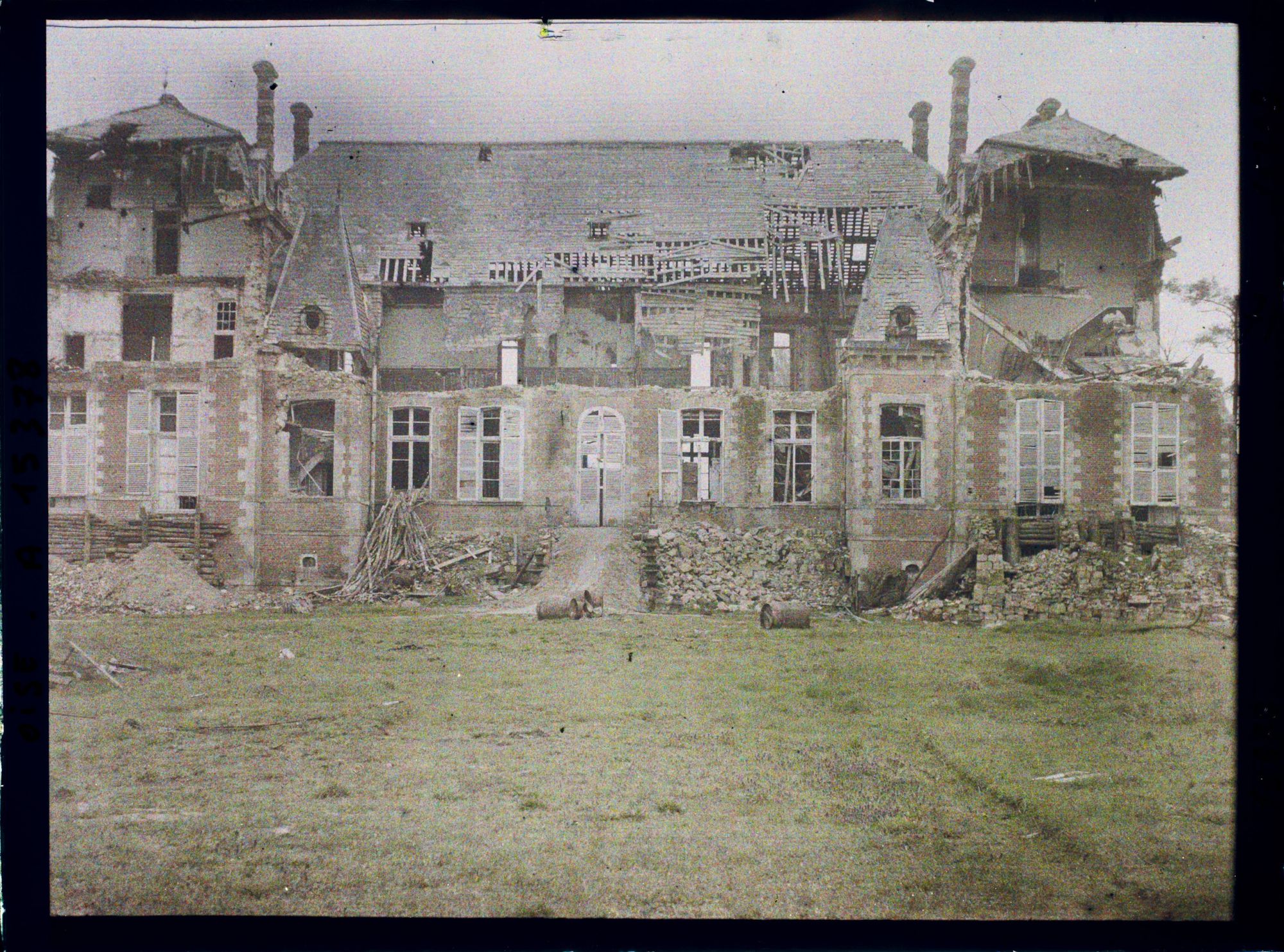 Image représentant France, Thiescourt, Guerre : Le Chateau du Marquis de Legonzac à Sorel, qui servit d'ambulance, durant les 2 premieres