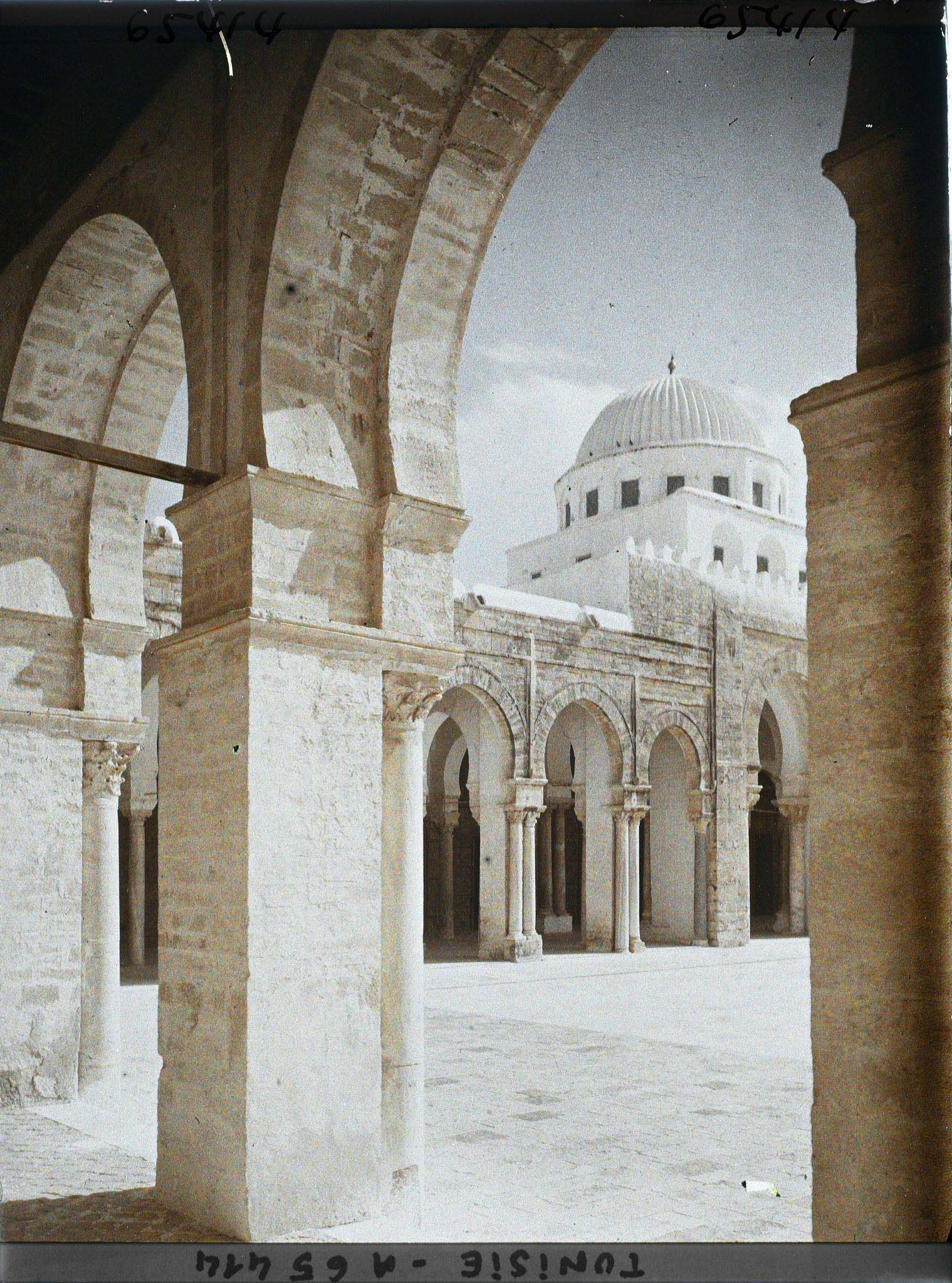 Image représentant La façade méridionale du narthex de la Grande Mosquée dans la médina