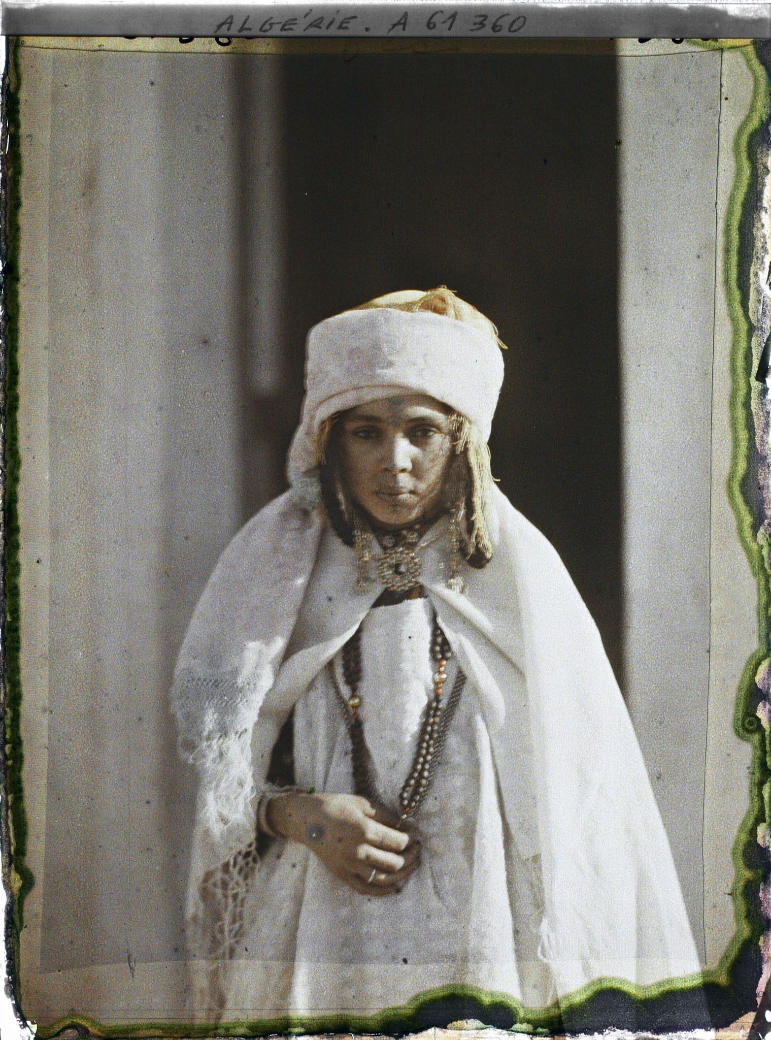 Image représentant Une jeune femme de la tribu des Larbaa