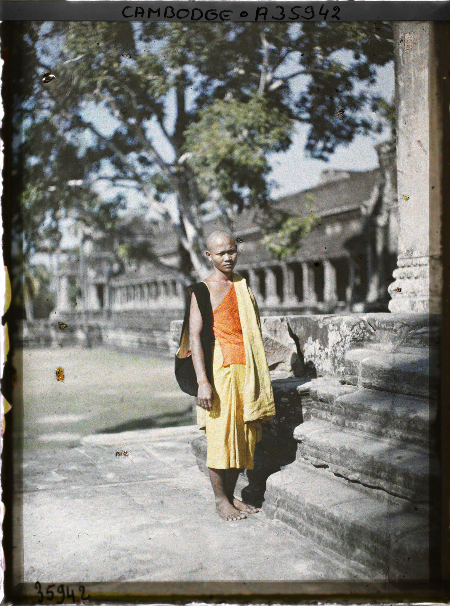 Image représentant Un bonze revenant de la quête