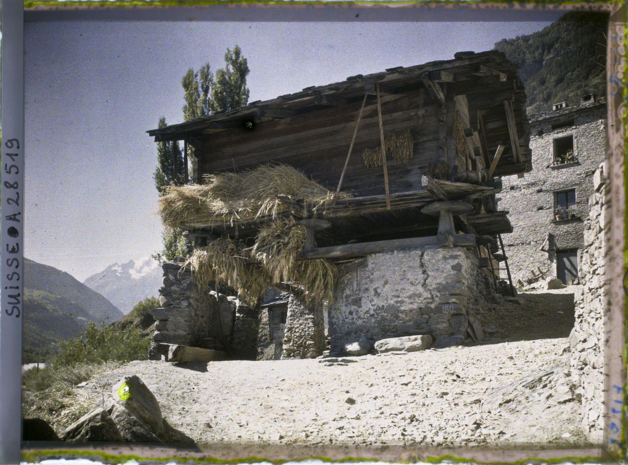 Image représentant Mazot près du pont couvert