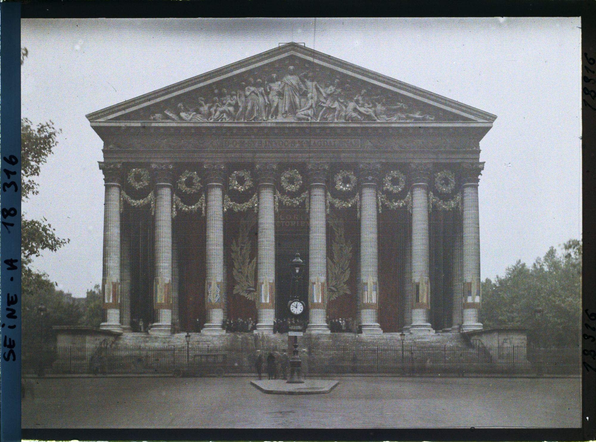 Image représentant La Madeleine au lendemain des fêtes de la Victoire des 13 et 14 juillet 1919