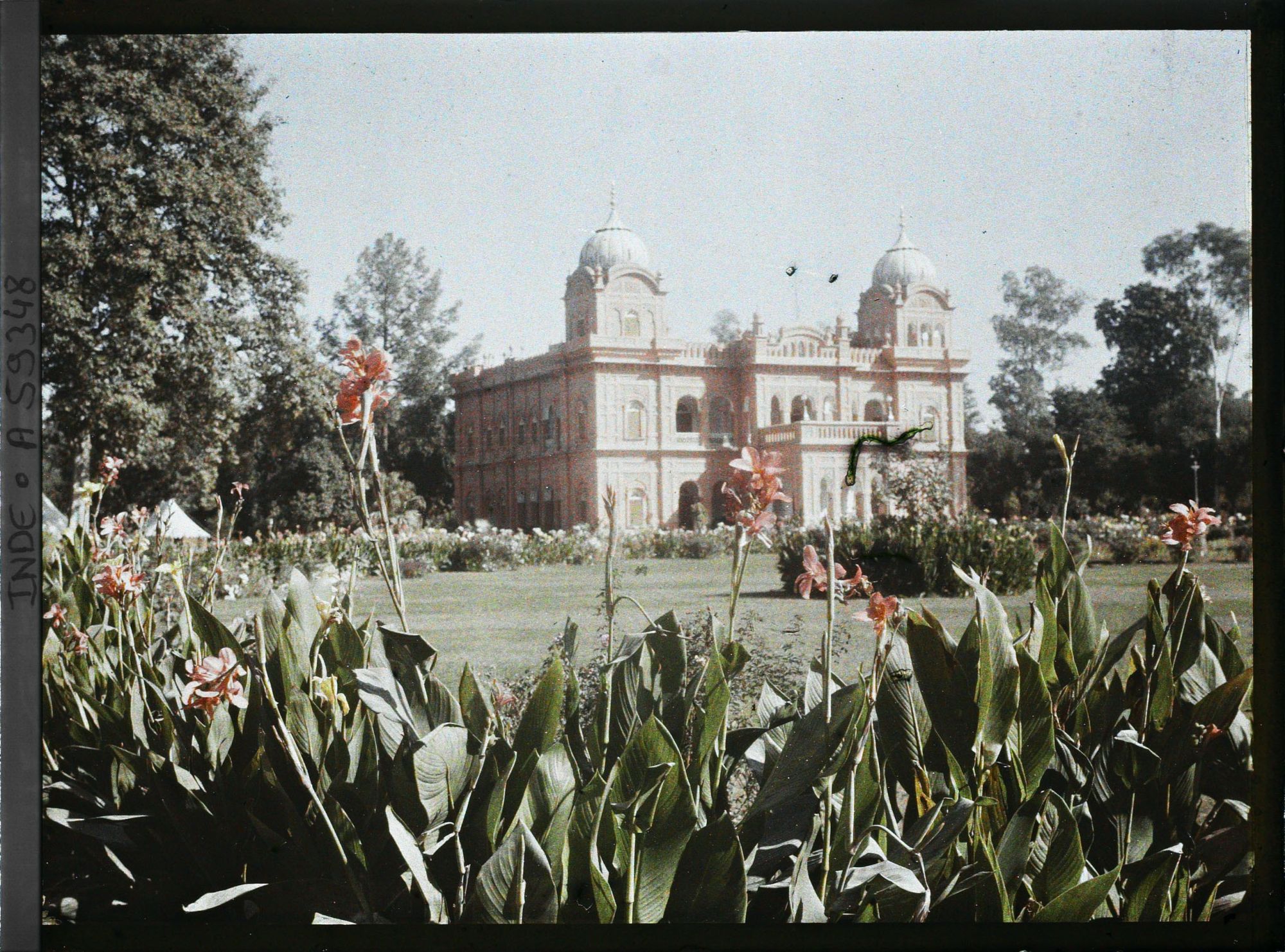 Image représentant Pavillon dans le parc du palais Jagatjit (?)