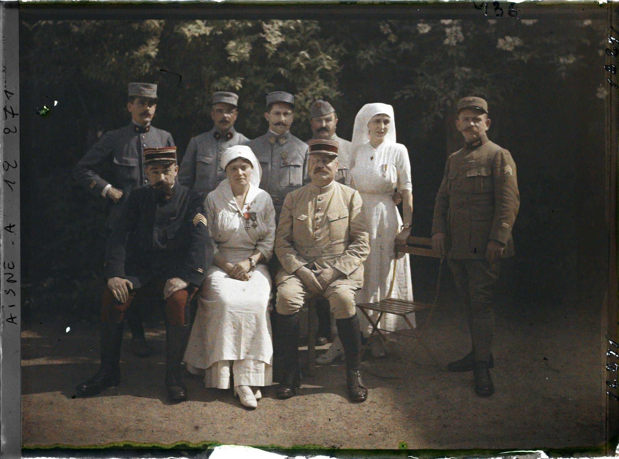 Image représentant Groupe de médecins et infirmières au château de Vauxbuin utilisé comme hôpital