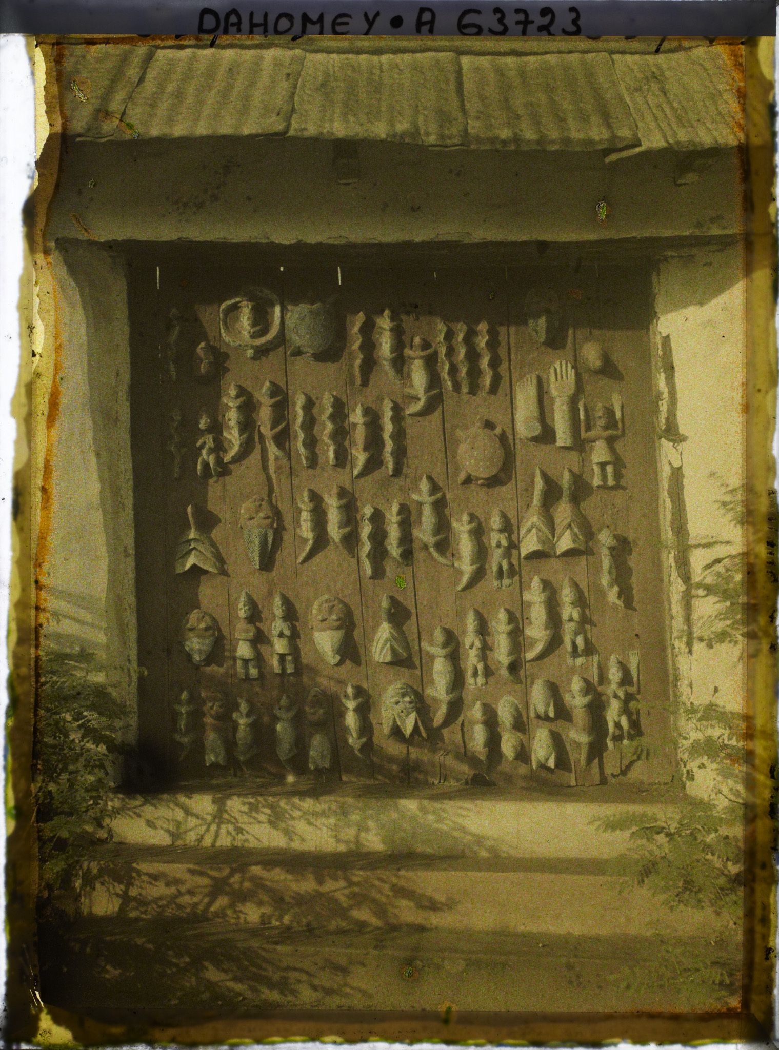 Image représentant La porte du palais du roi Tôli