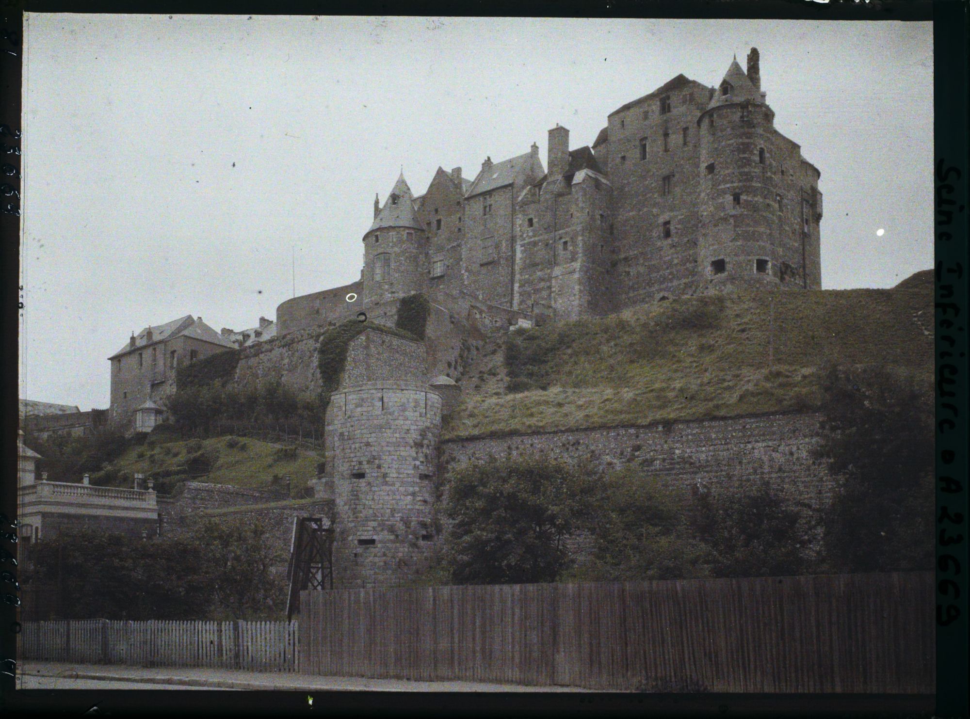 Image représentant Le château vu d'ensemble vers l'est