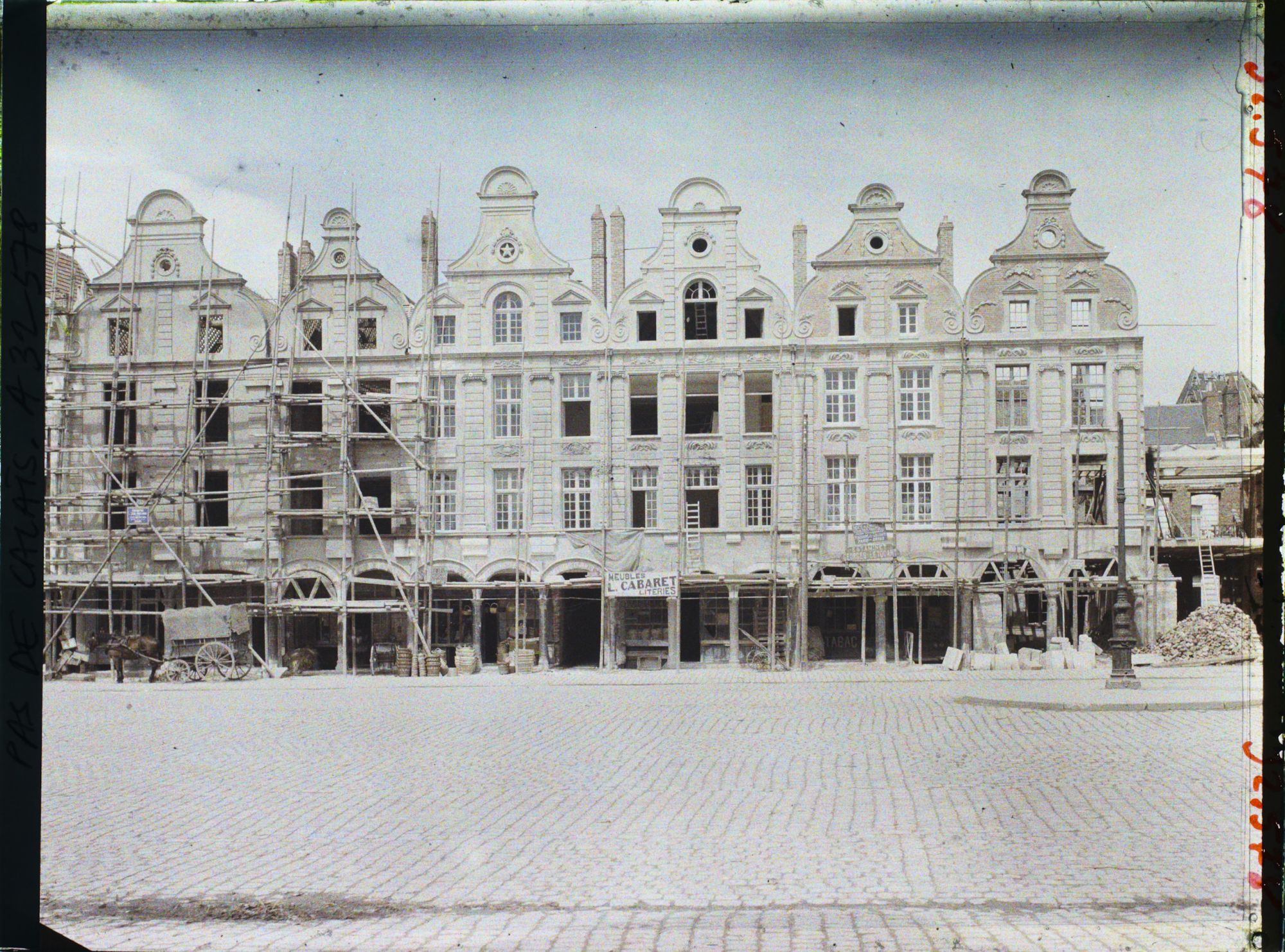 Image représentant France, Arras, Petite Place Sud, maisons reconstruites dans leur Style