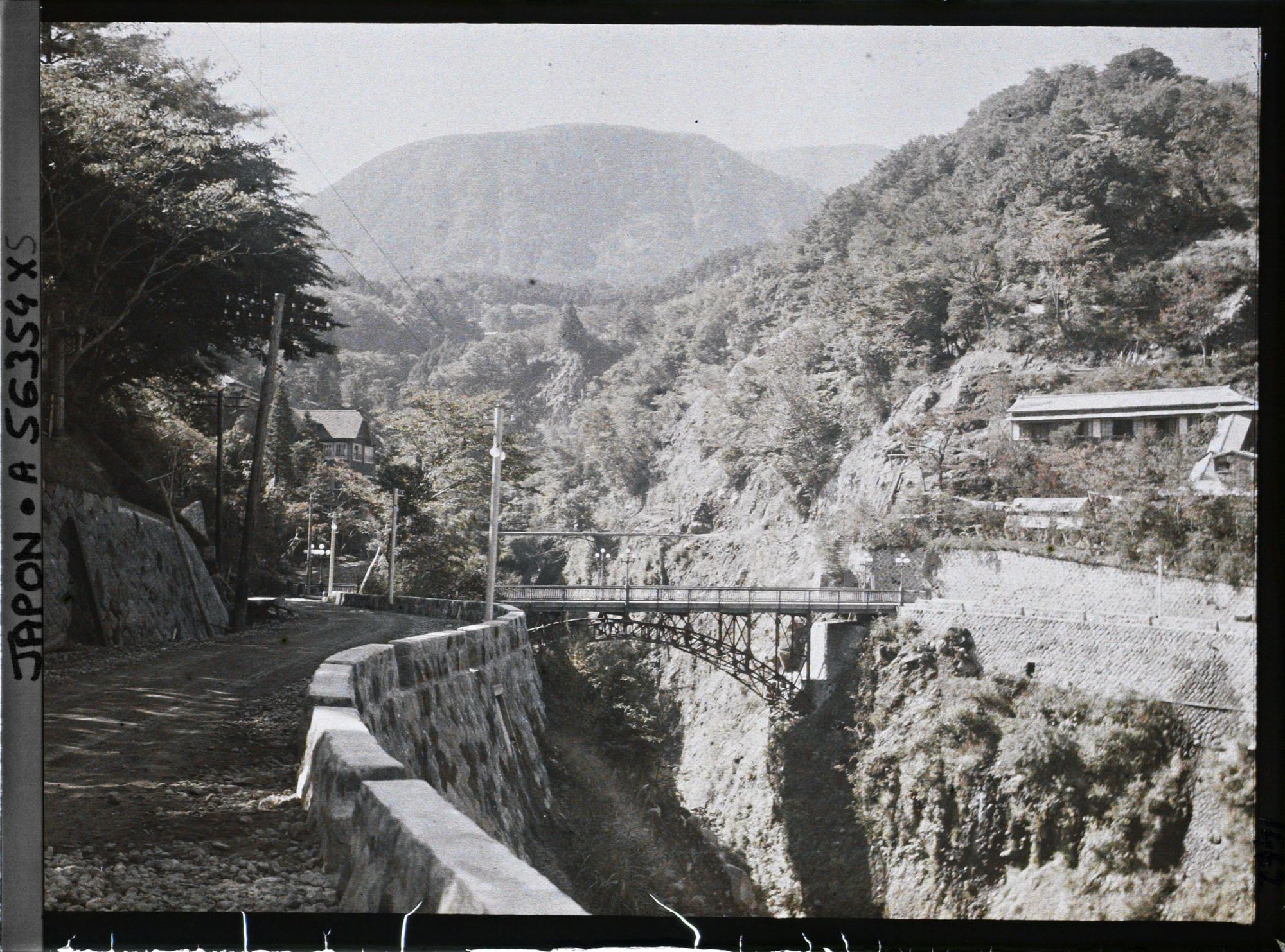 Image représentant Route reliant Miyanoshita au lac Ashino-ko (Hakone-ko)