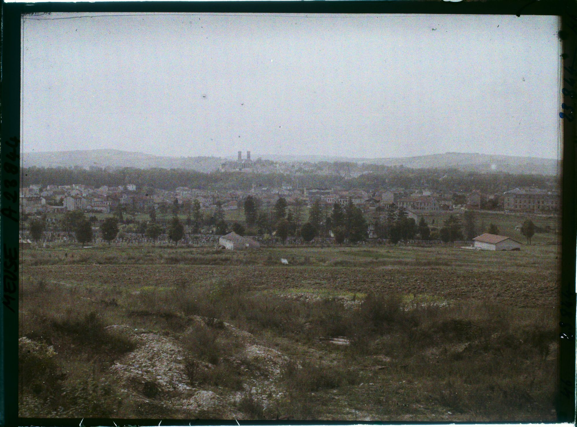 Image représentant France, Verdun, Verdun vu de la route du fort la même rue de plus près