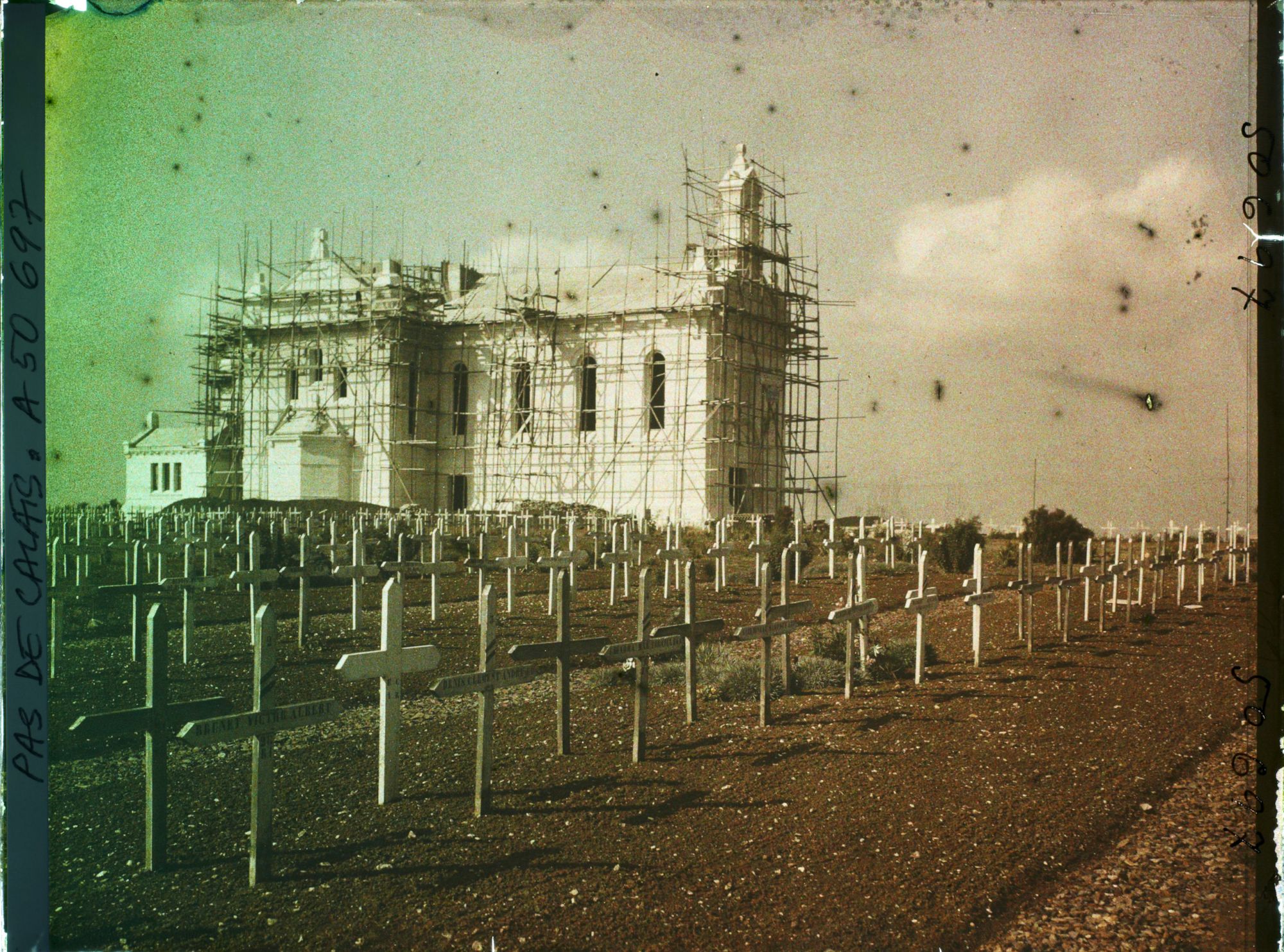 Image représentant France, N.D de Lorette, Le Cimetière et la Chapelle