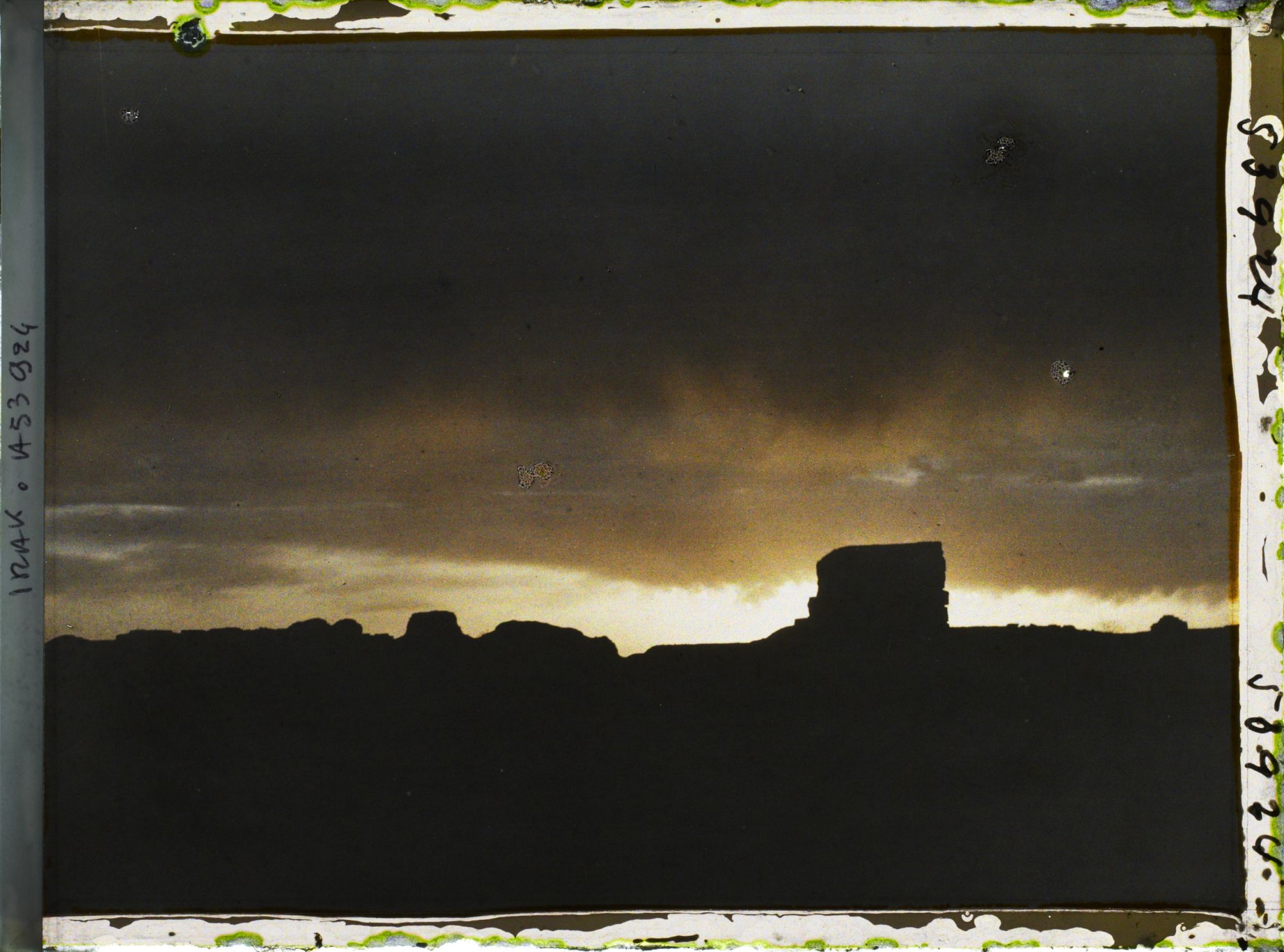 Image représentant Coucher de soleil sur les ruines