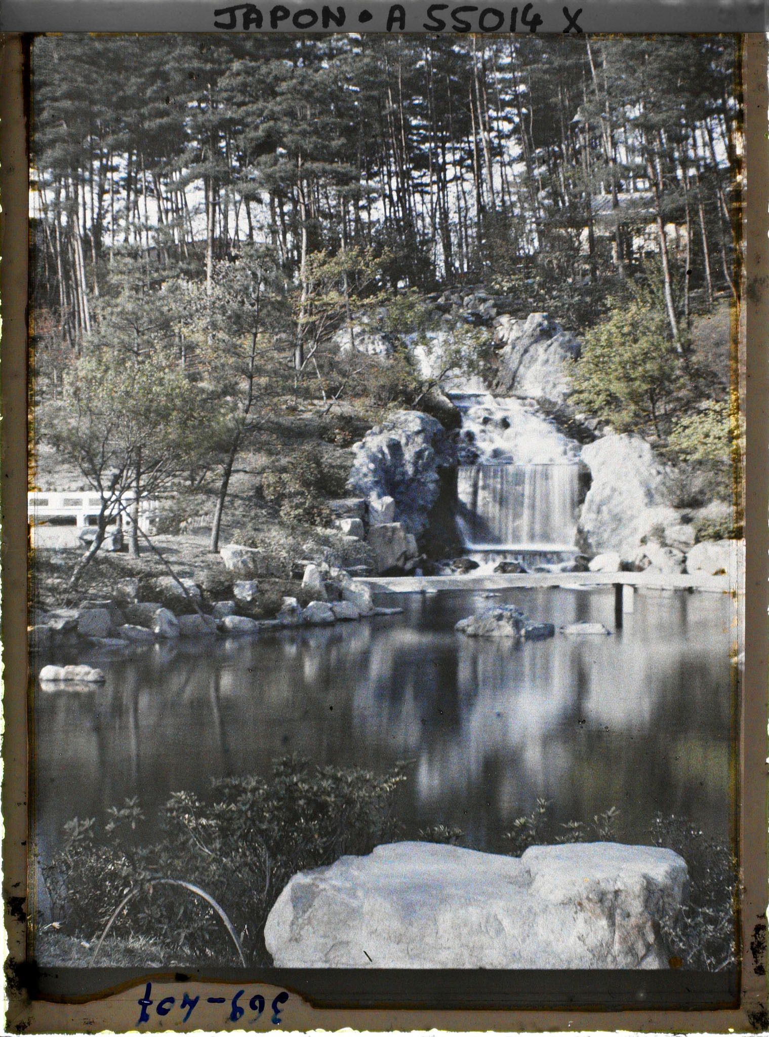 Image représentant Jardin, étang et cascade au pied du Mont Hiei